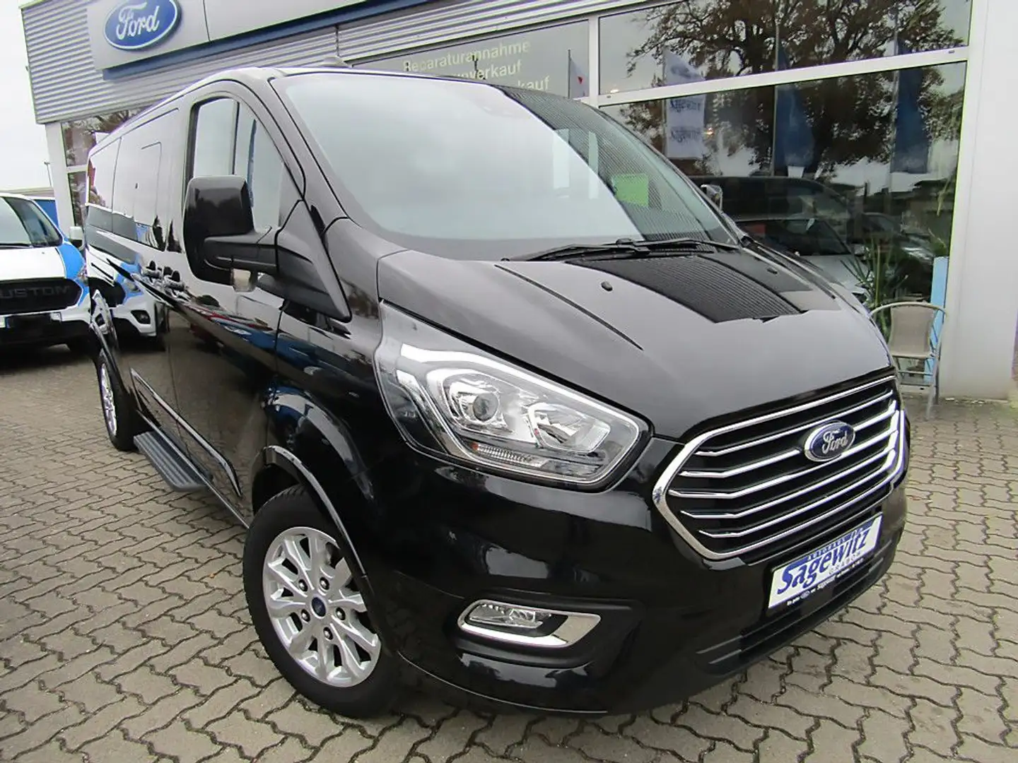 Ford Tourneo Custom Kombi 2.0 TDCi 320 L2 Titanium Schwarz - 2