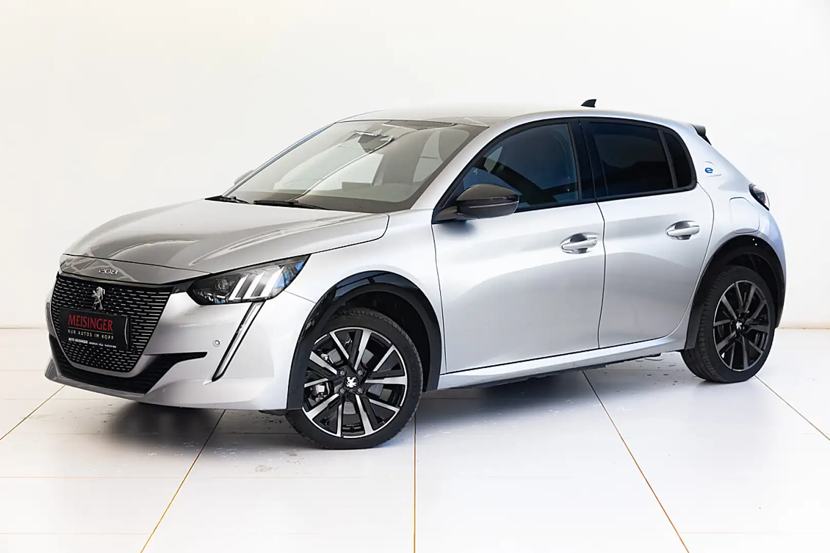 Peugeot e-208 50kWh GT Grau - 1