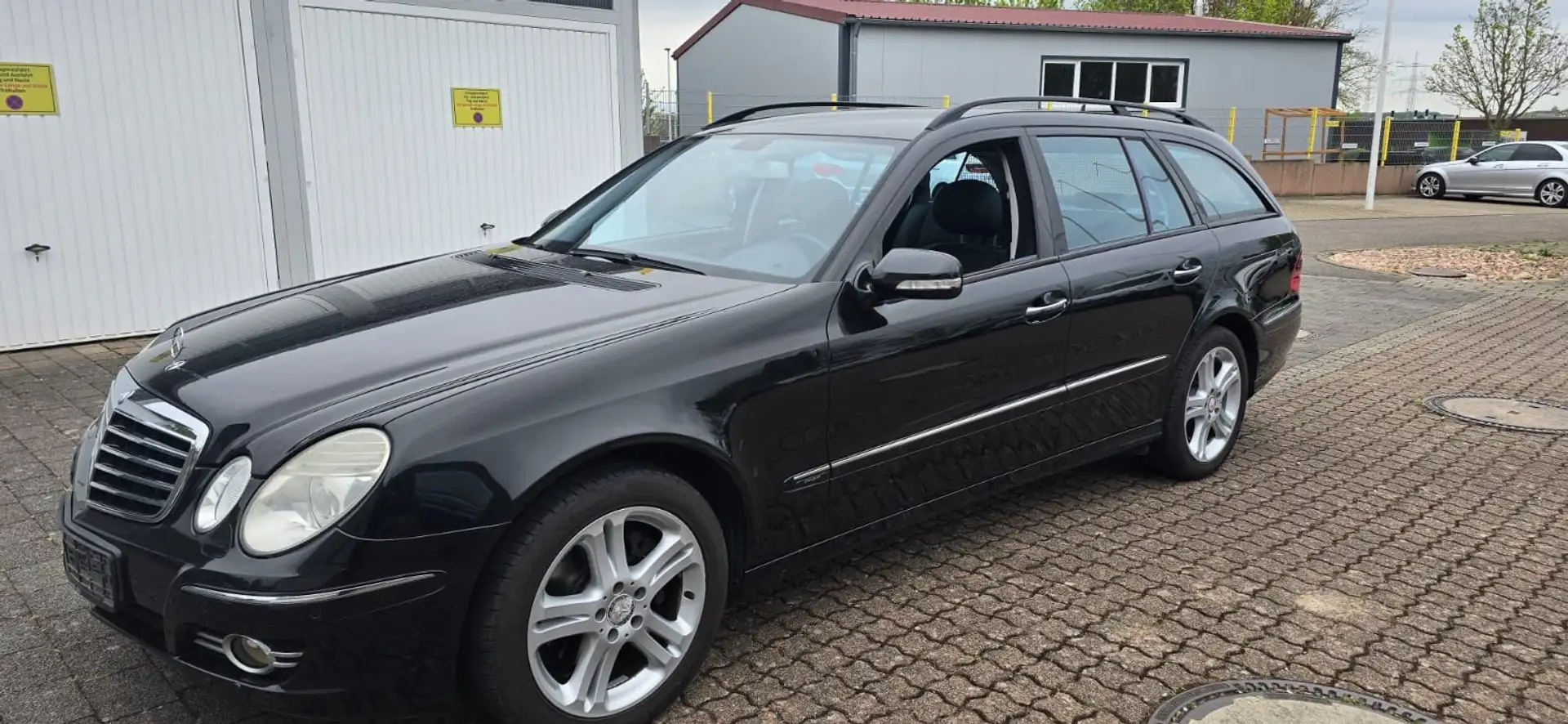 Mercedes-Benz E 280 E 280 T 4Matic Automatik Avantgarde BusinessEDITIO Negru - 1