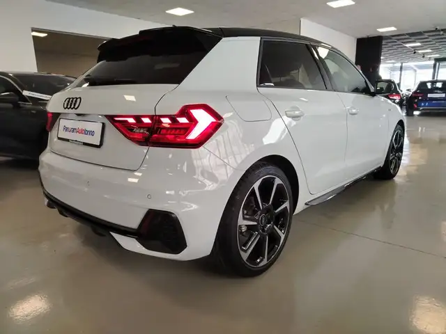 Audi A1 view 11