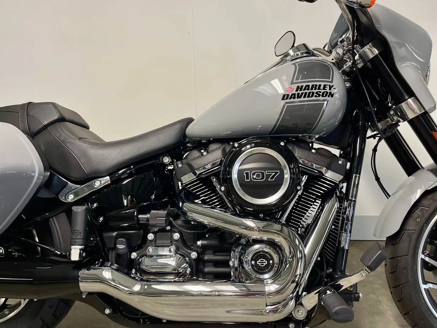 Harley-Davidson Sport Glide SOFTAIL FLSB Gri - 2