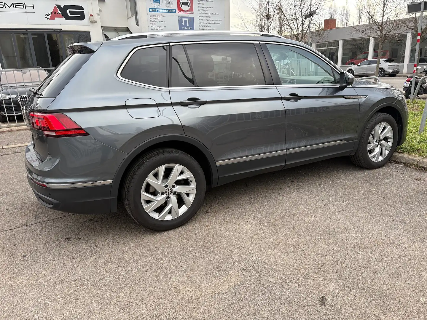 Volkswagen Tiguan Allspace 2.0 TDI SCR DSG*LED*NAVI*Head-Up Grau - 2