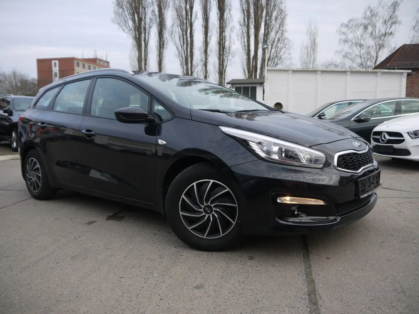 Kia Ceed SW / cee'd SW Ceed Sportswagon/Orig. 14461 KM Schwarz - 1