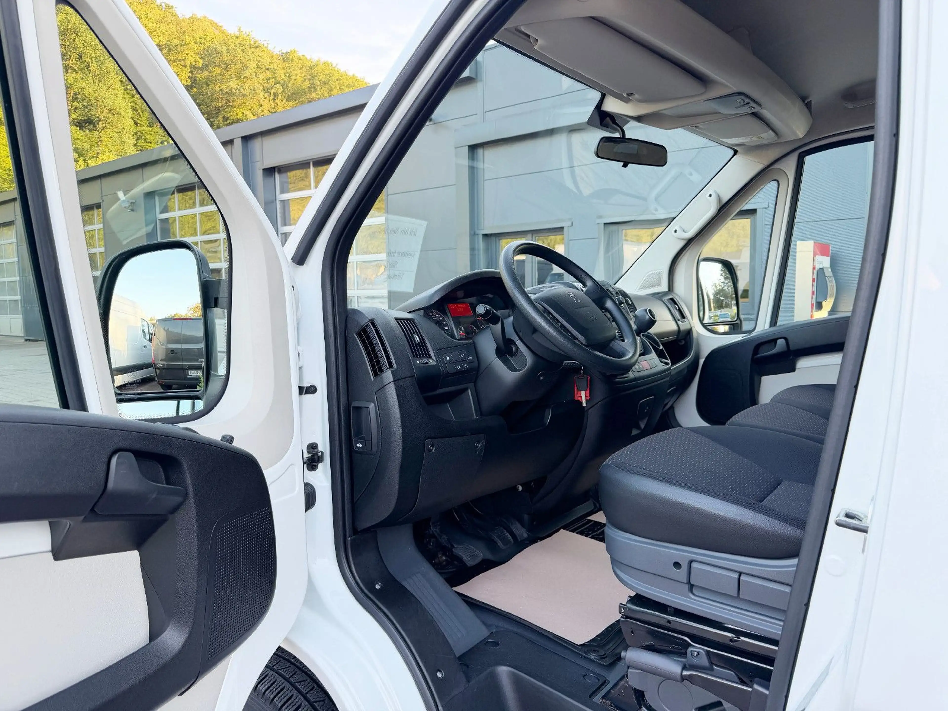 Peugeot Boxer Kombi 333 L2H2 Active Blue-HDi 130 9-Sitze — photo 9