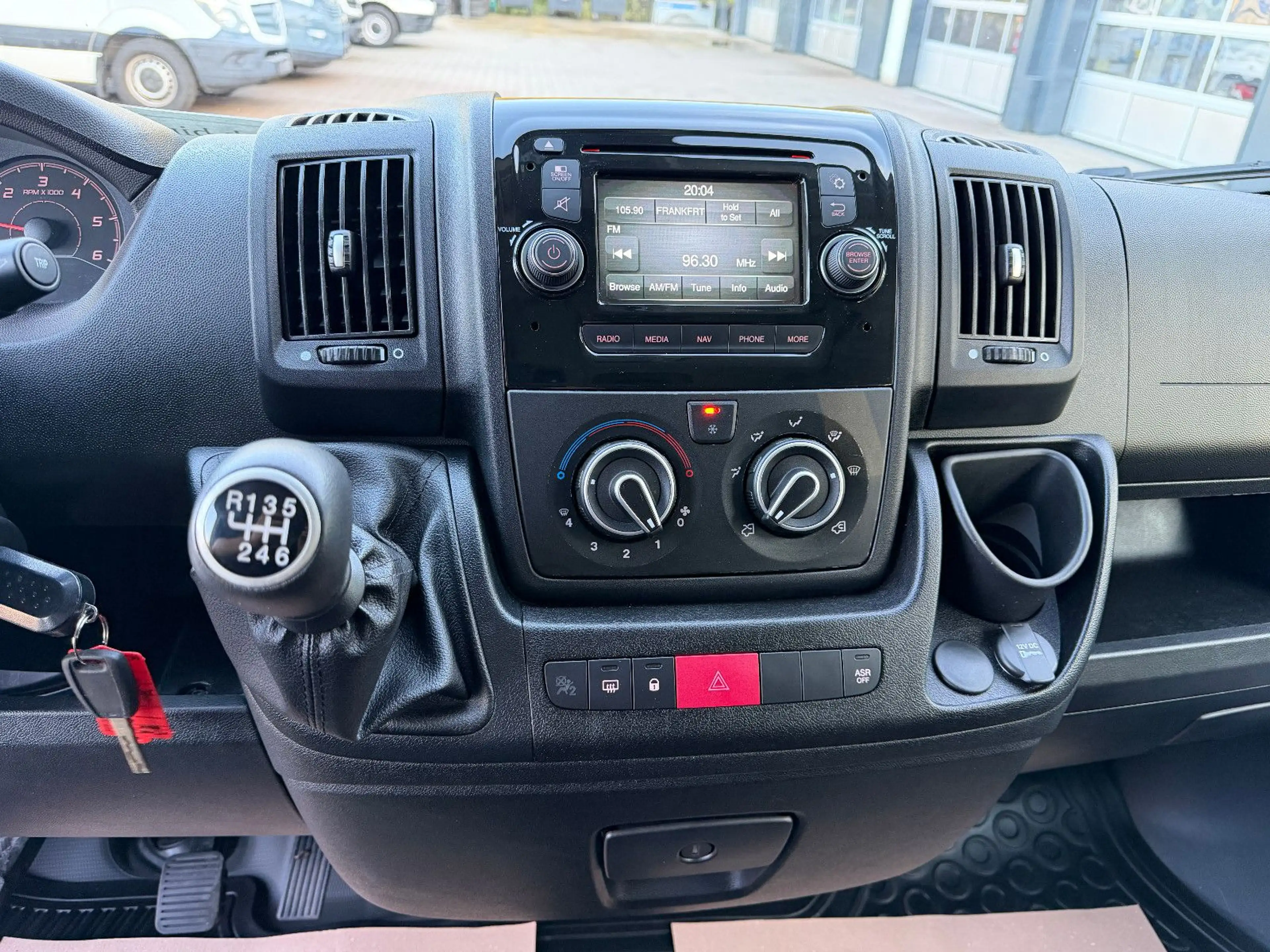 Peugeot Boxer Kombi 333 L2H2 Active Blue-HDi 130 9-Sitze — photo 14