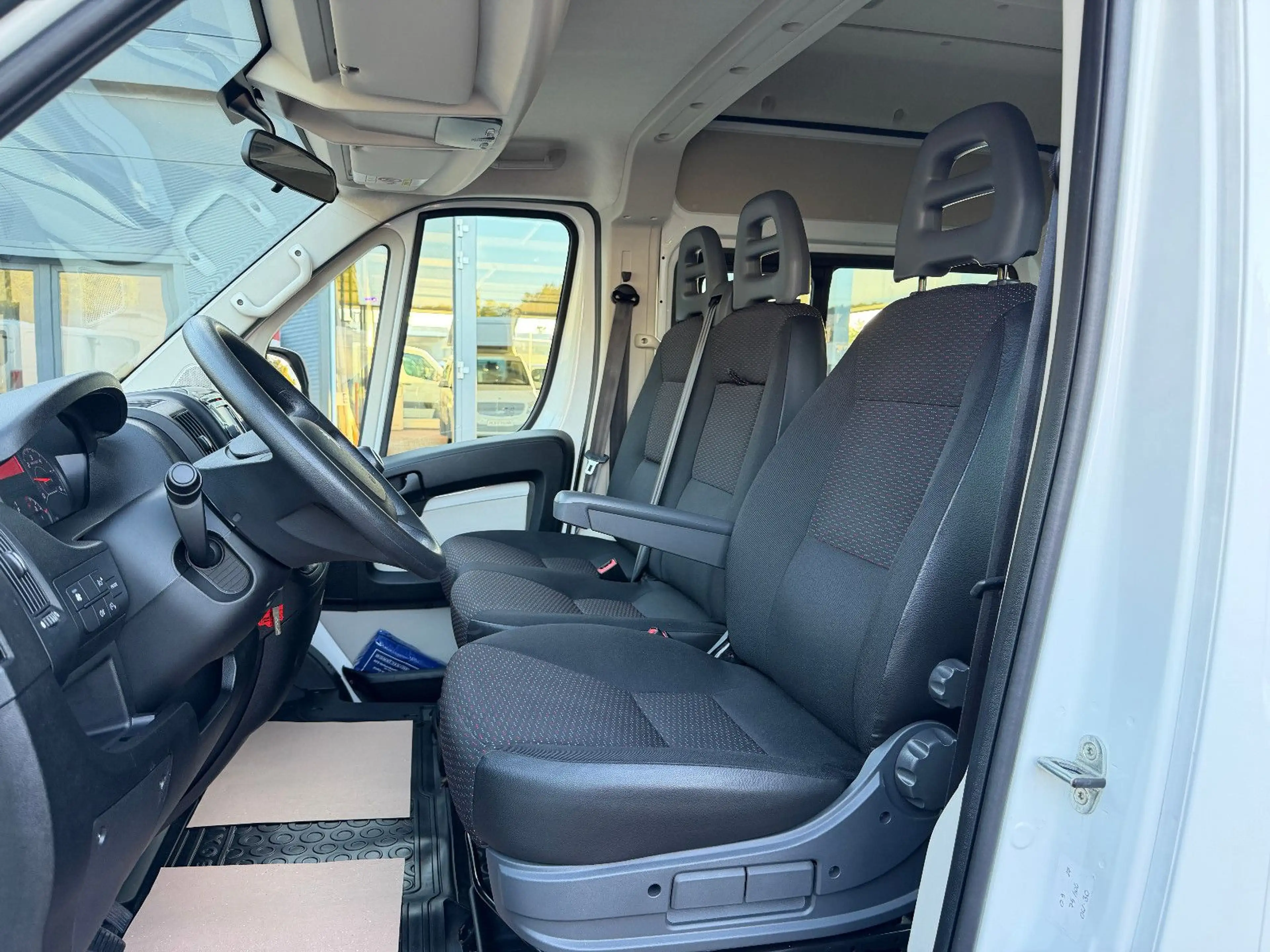 Peugeot Boxer Kombi 333 L2H2 Active Blue-HDi 130 9-Sitze — photo 10