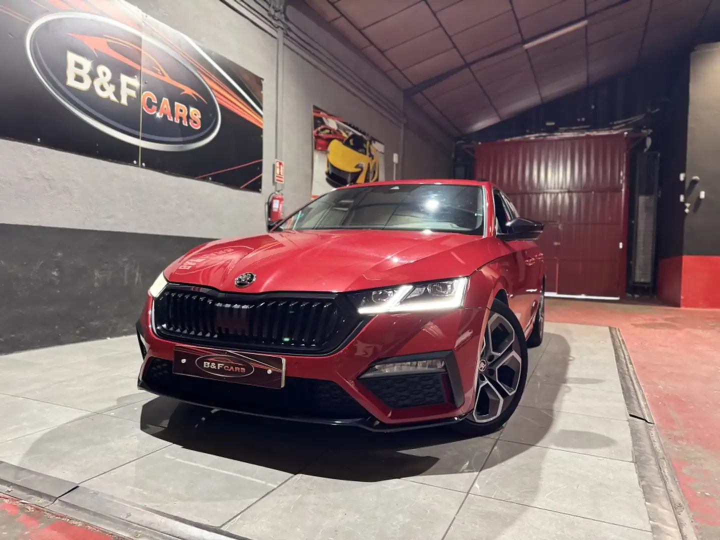 Skoda Octavia Combi 2.0TDI RS 147kW DSG Rot - 2