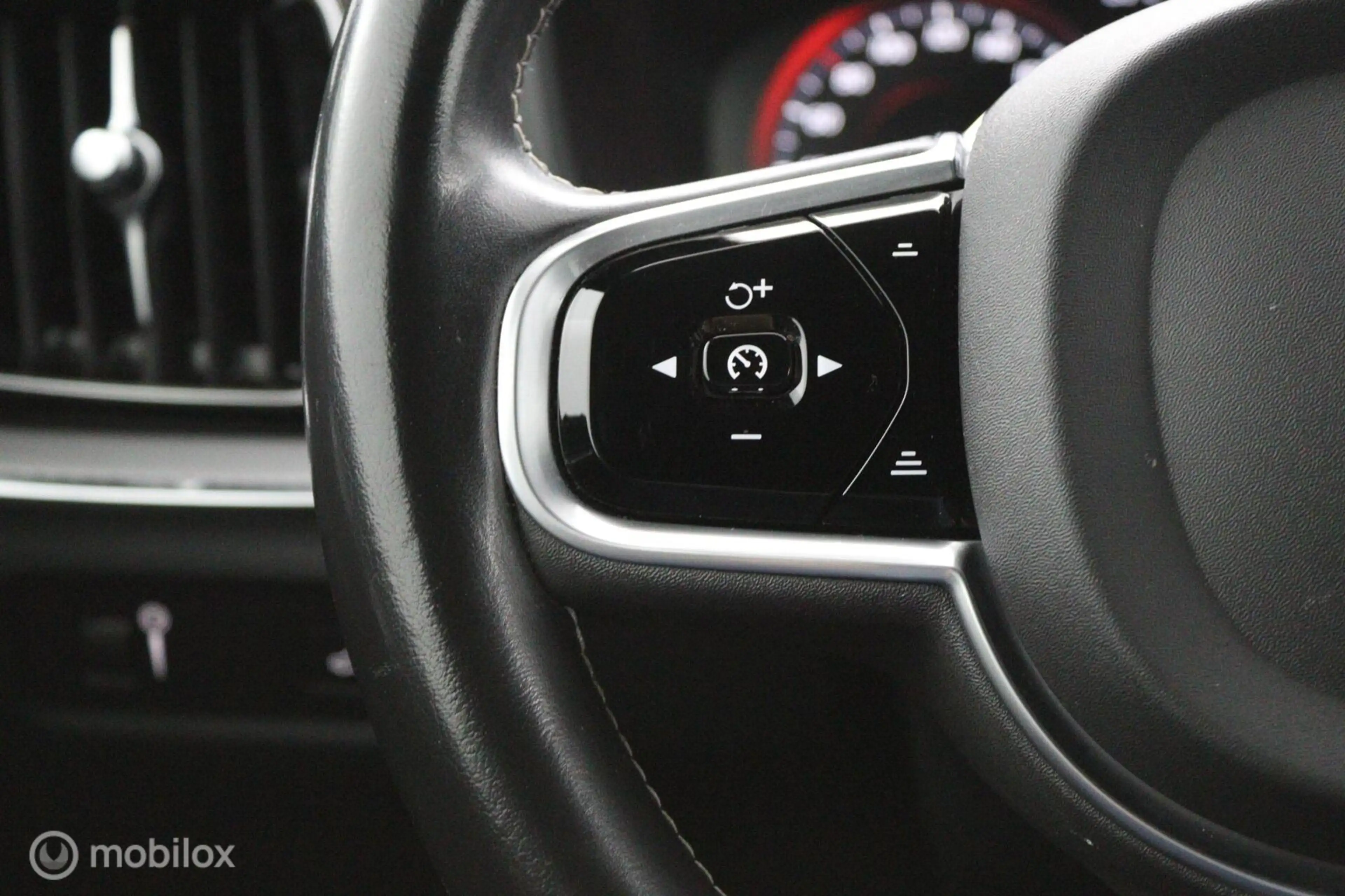 Volvo V60 2.0 B3 Inscription | Pilot Assist |BLIS | Camera | — photo 12