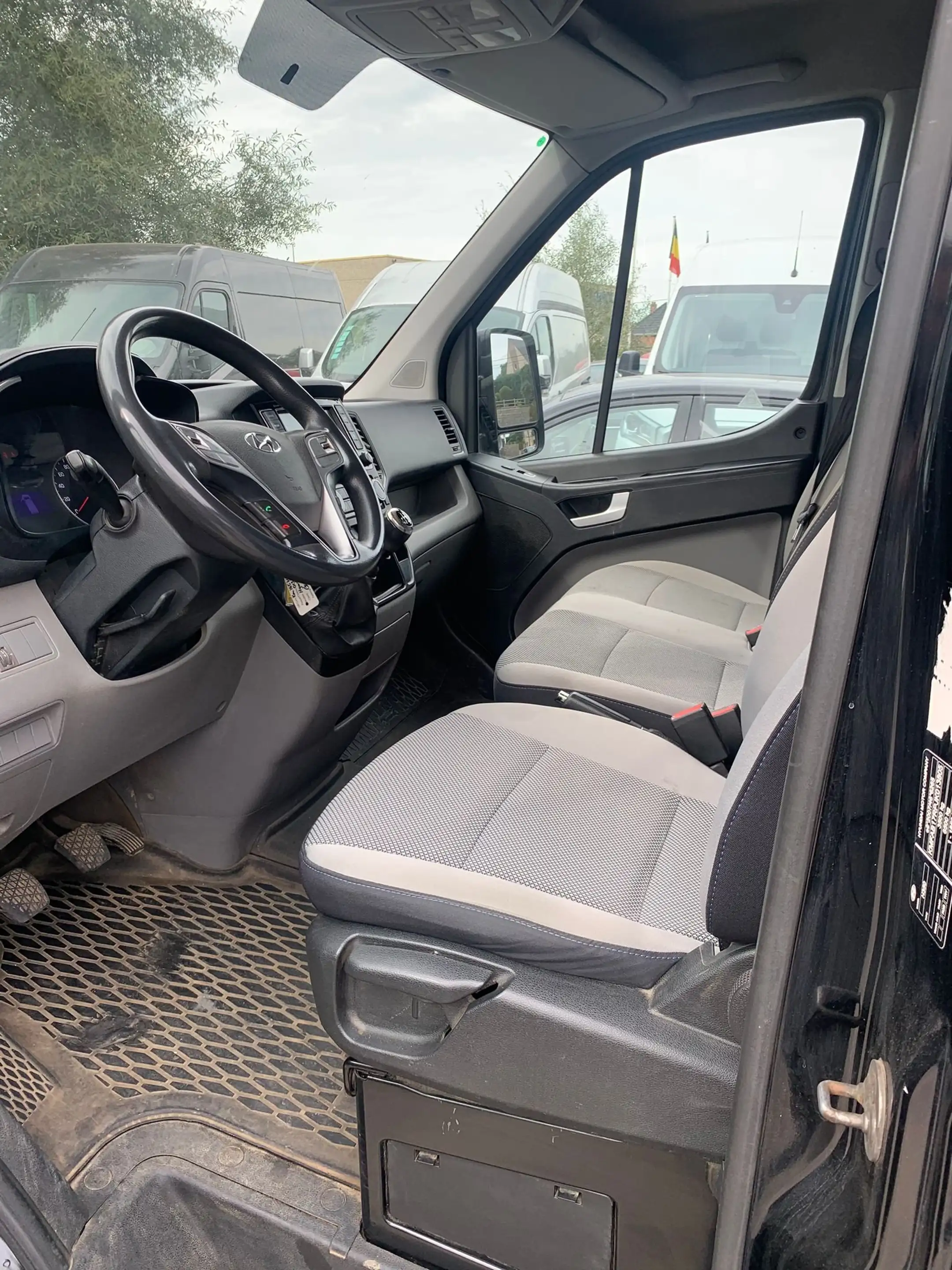 Hyundai H 350 H350 UTILITAIRE  LONG CHÂSSIS — photo 9