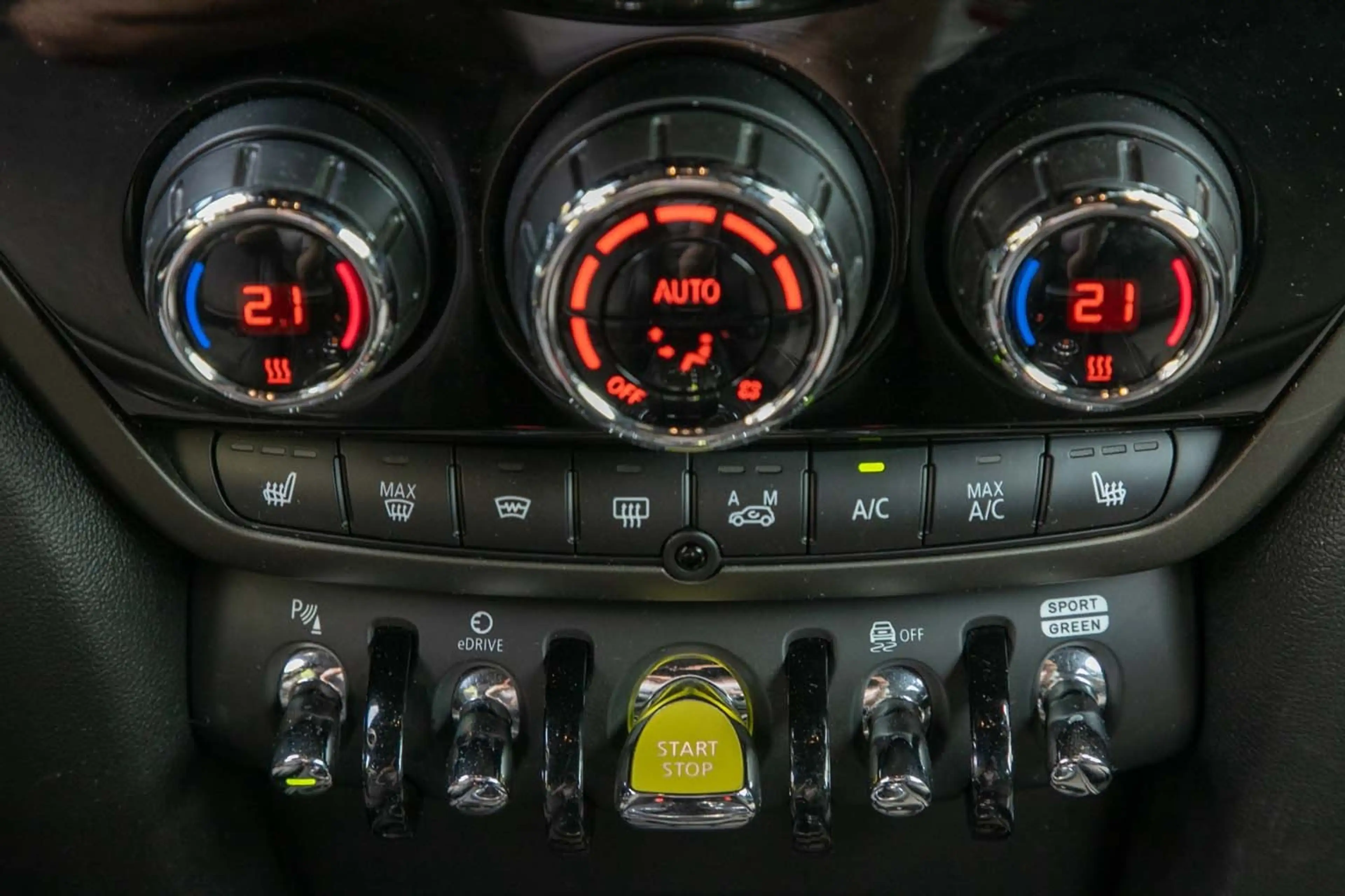 MINI Cooper SE Countryman Countryman Cooper SE Chili HeadUp Klima RFK LED — photo 15