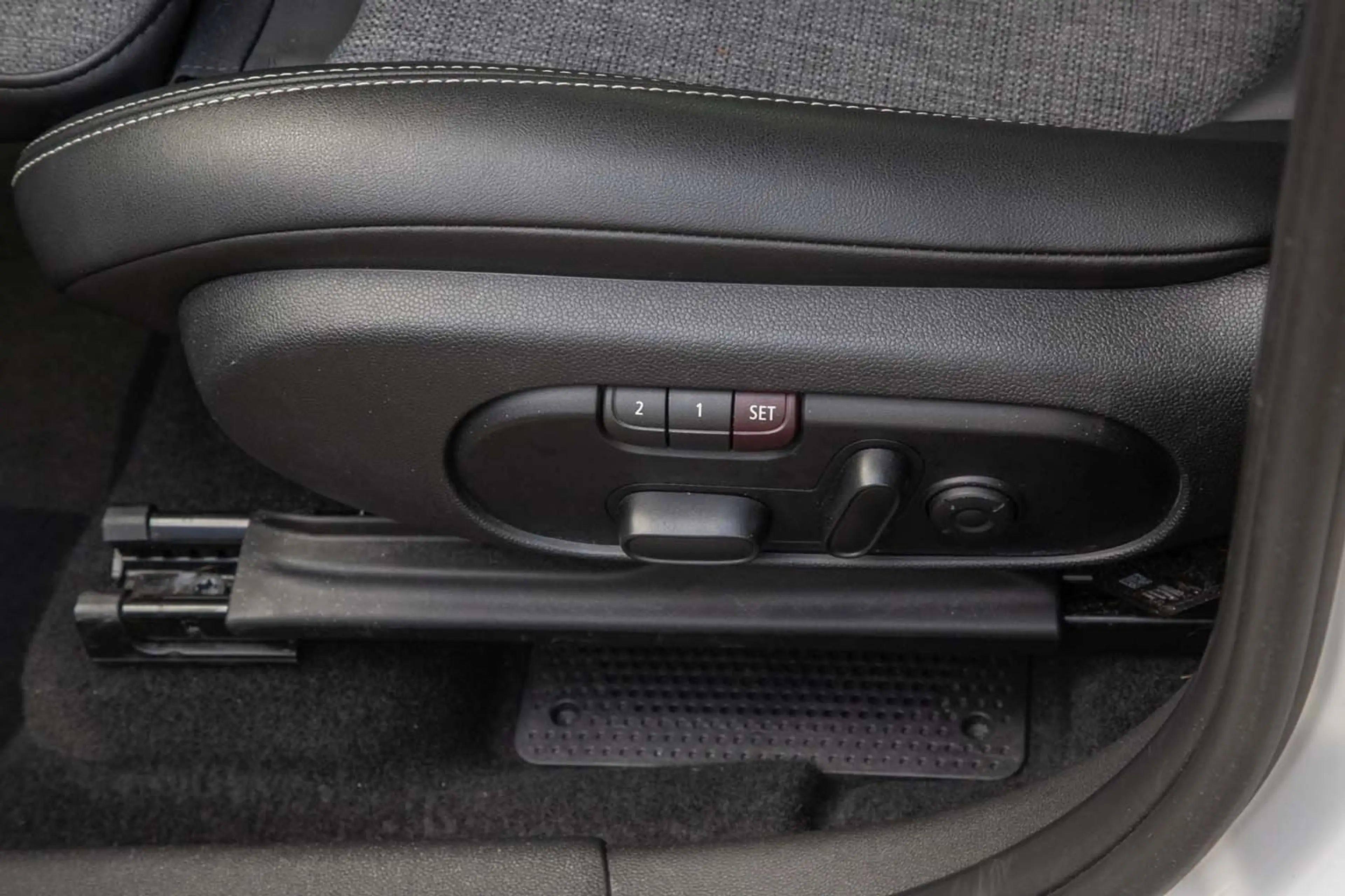 MINI Cooper SE Countryman Countryman Cooper SE Chili HeadUp Klima RFK LED — photo 12