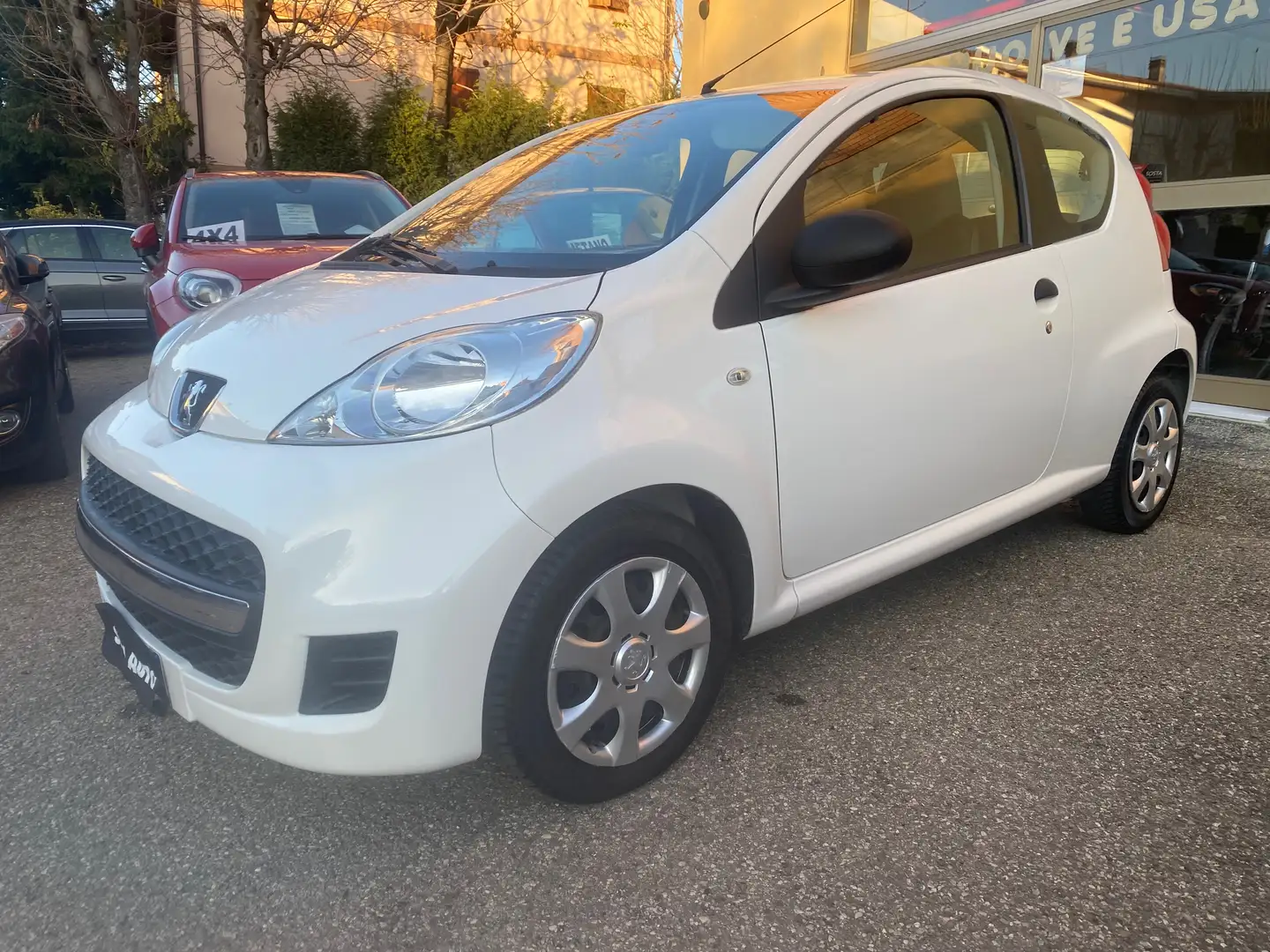 Peugeot 107 107 2005 1.0 12v Active (plaisir) 3p FL Weiß - 1