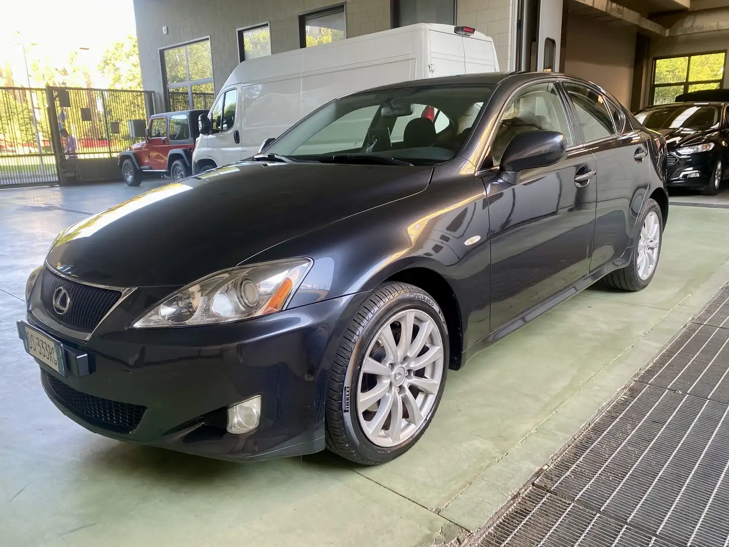 Lexus IS 220d 2.2 Luxury Синій - 2