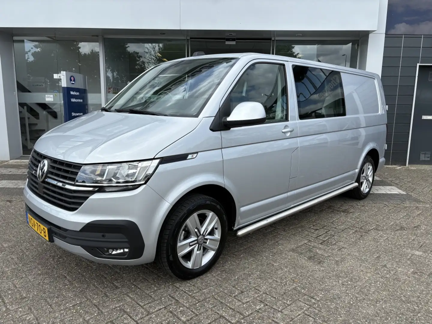 Volkswagen Transporter 2.0 TDI L2H1 DC NW MODEL Grijs - 1