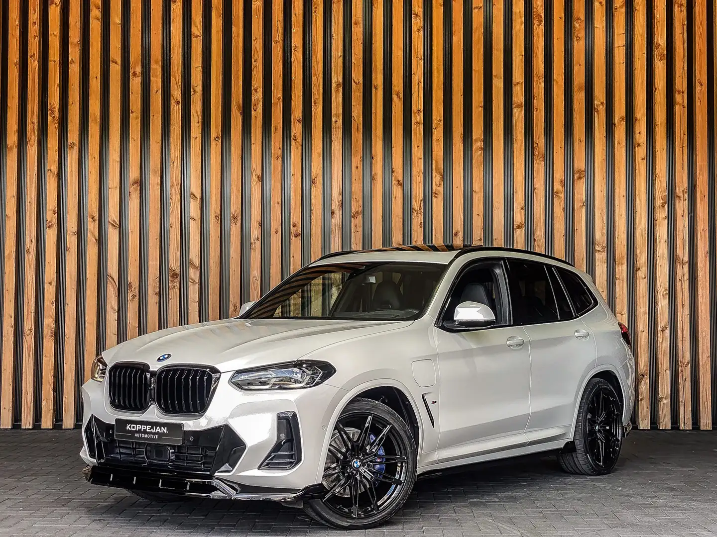 BMW X3 xDrive30e 292PK High Executive M-Sport | M-SPORT K Wit - 2