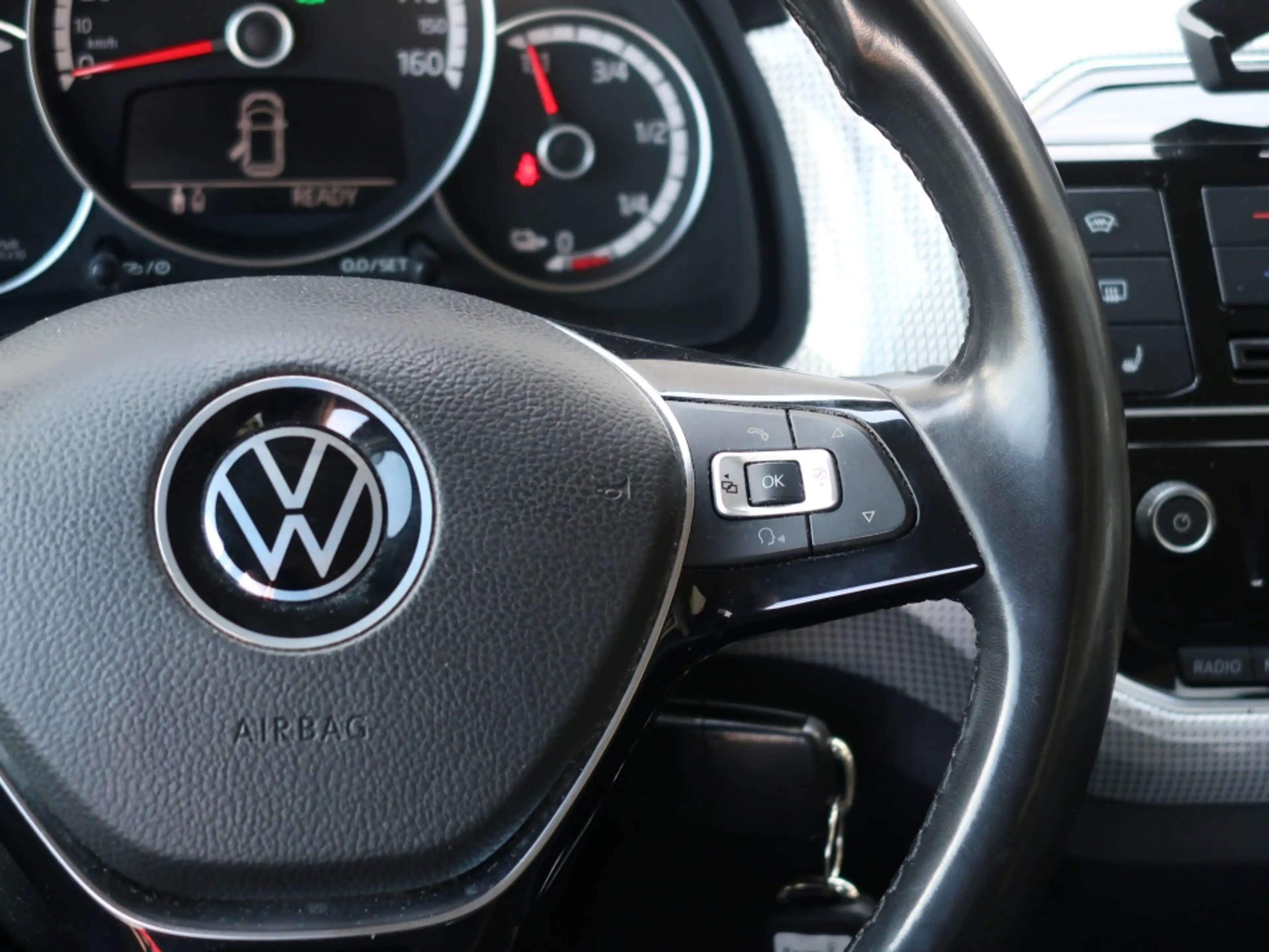Volkswagen e-up! e-up! Style — photo 11