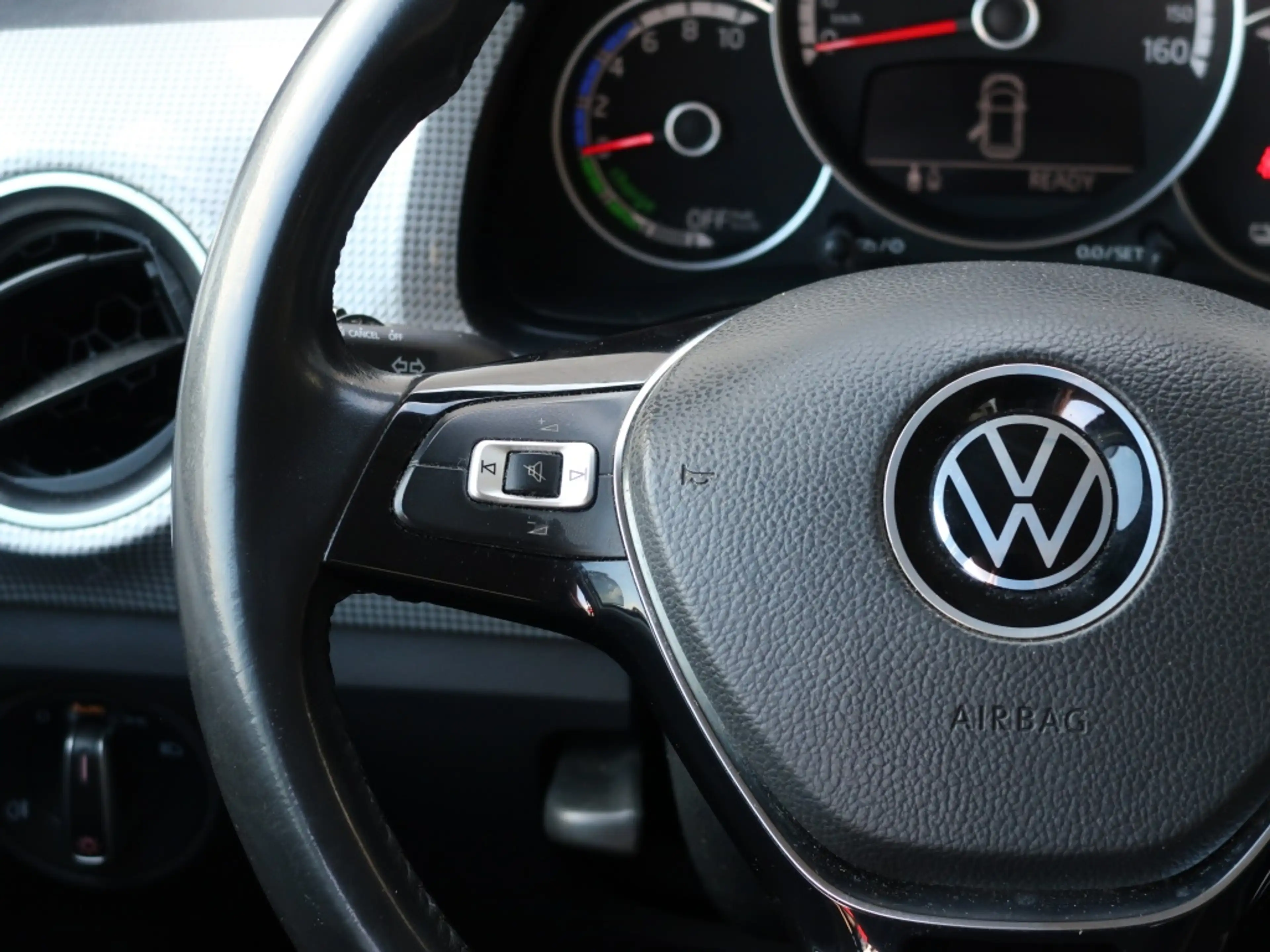 Volkswagen e-up! e-up! Style — photo 10