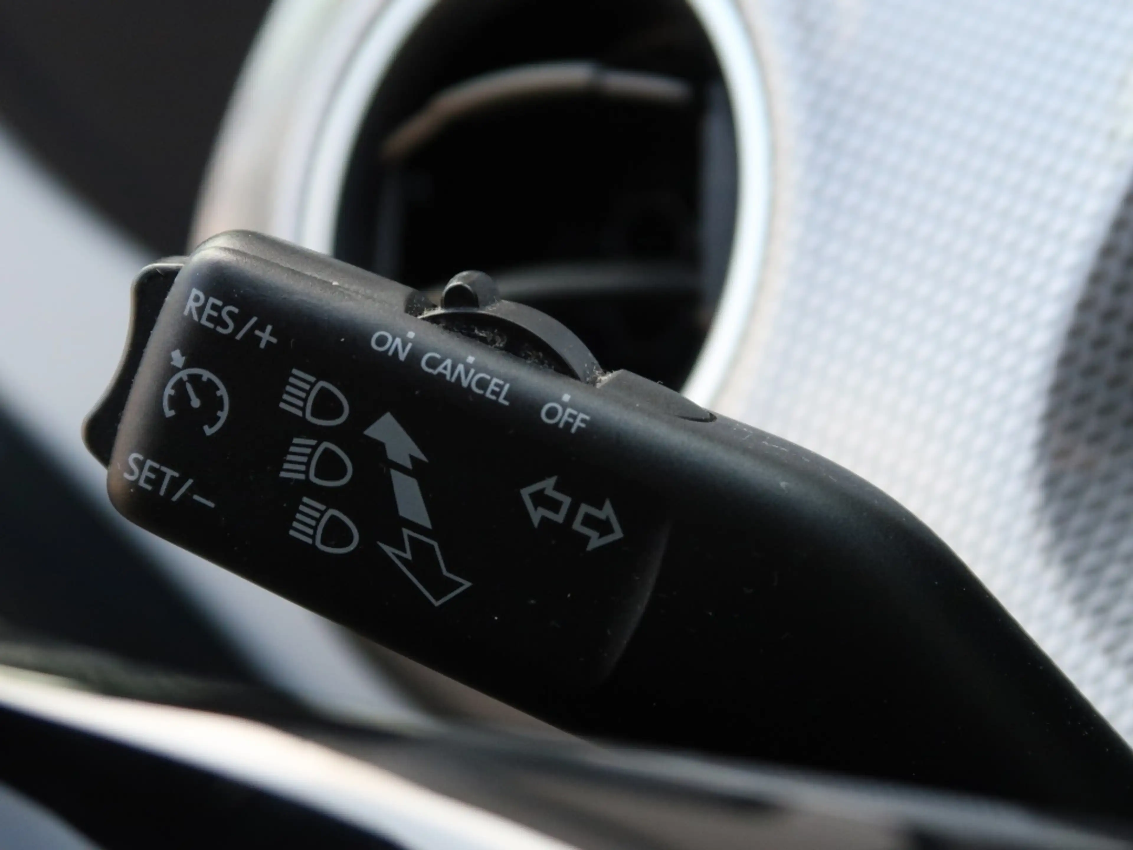 Volkswagen e-up! e-up! Style — photo 12