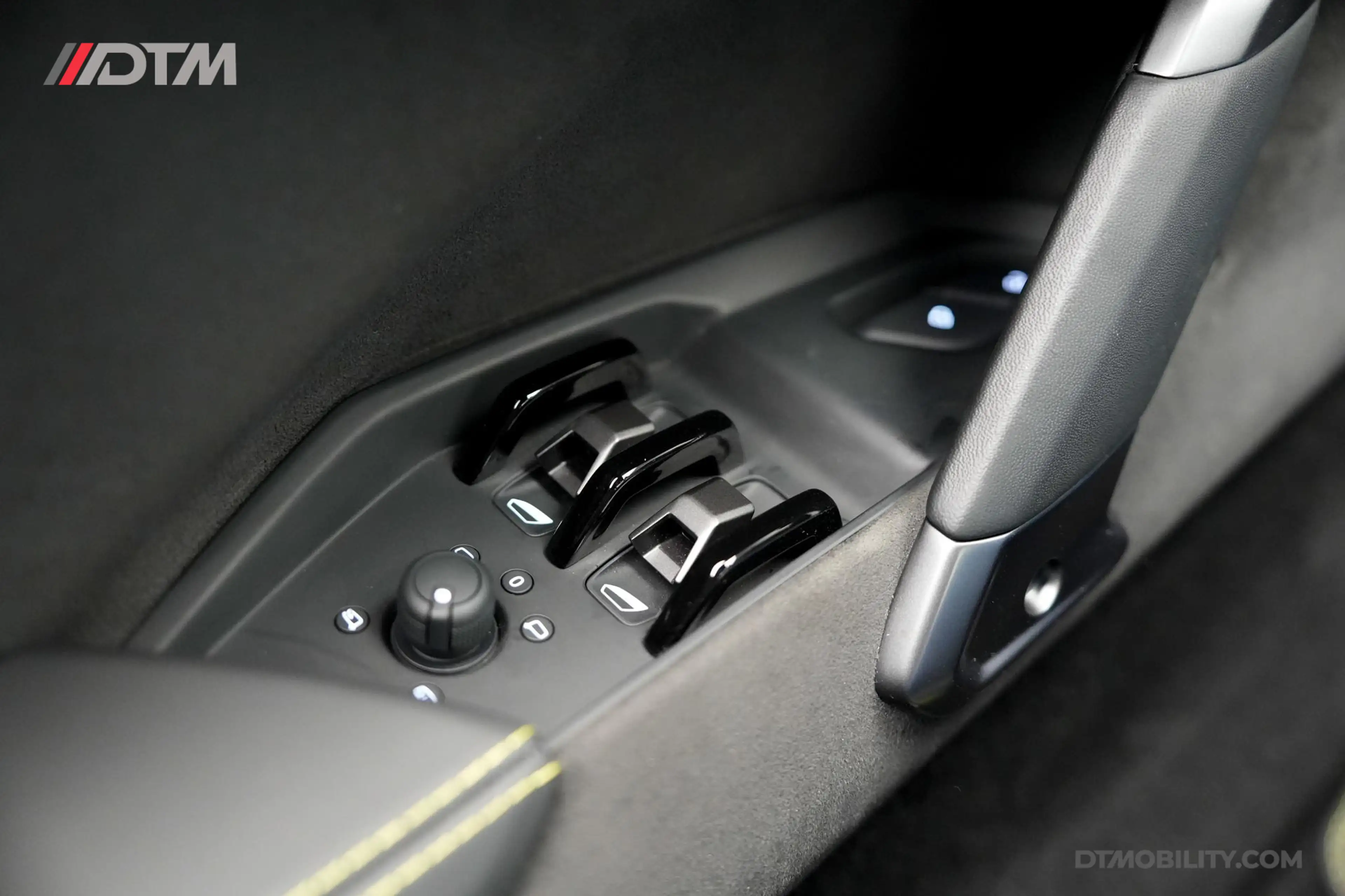 Lamborghini Revuelto | Passenger Display | Carbon Interior — photo 17