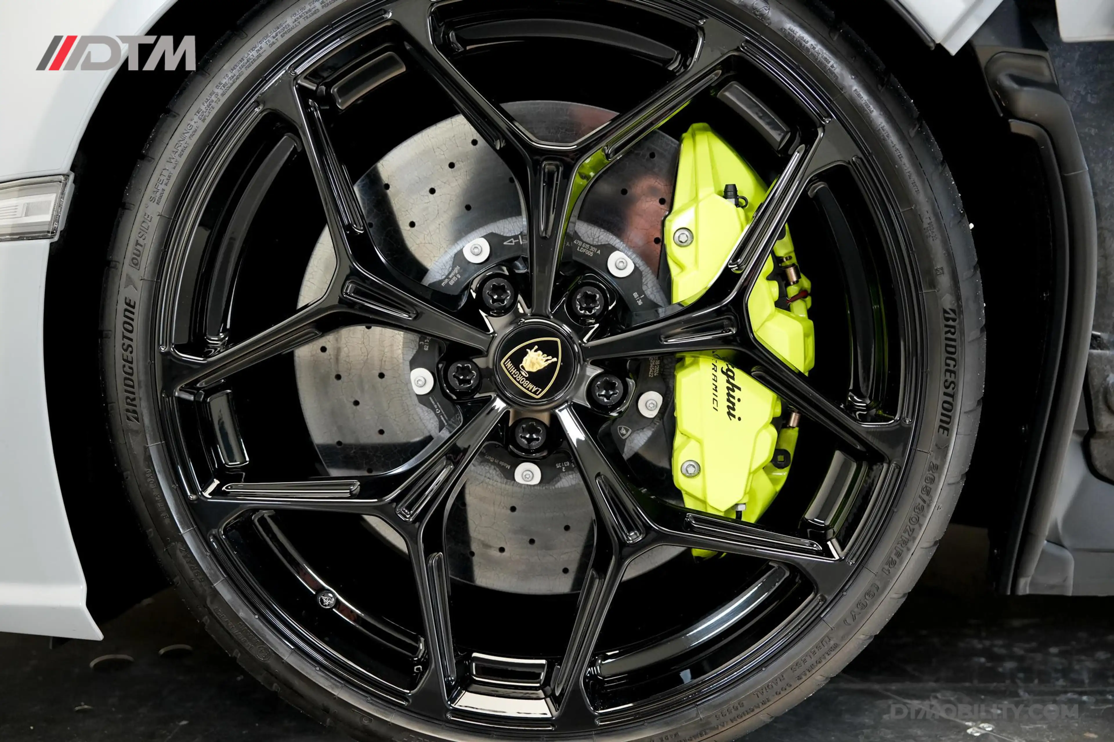 Lamborghini Revuelto | Passenger Display | Carbon Interior — photo 45