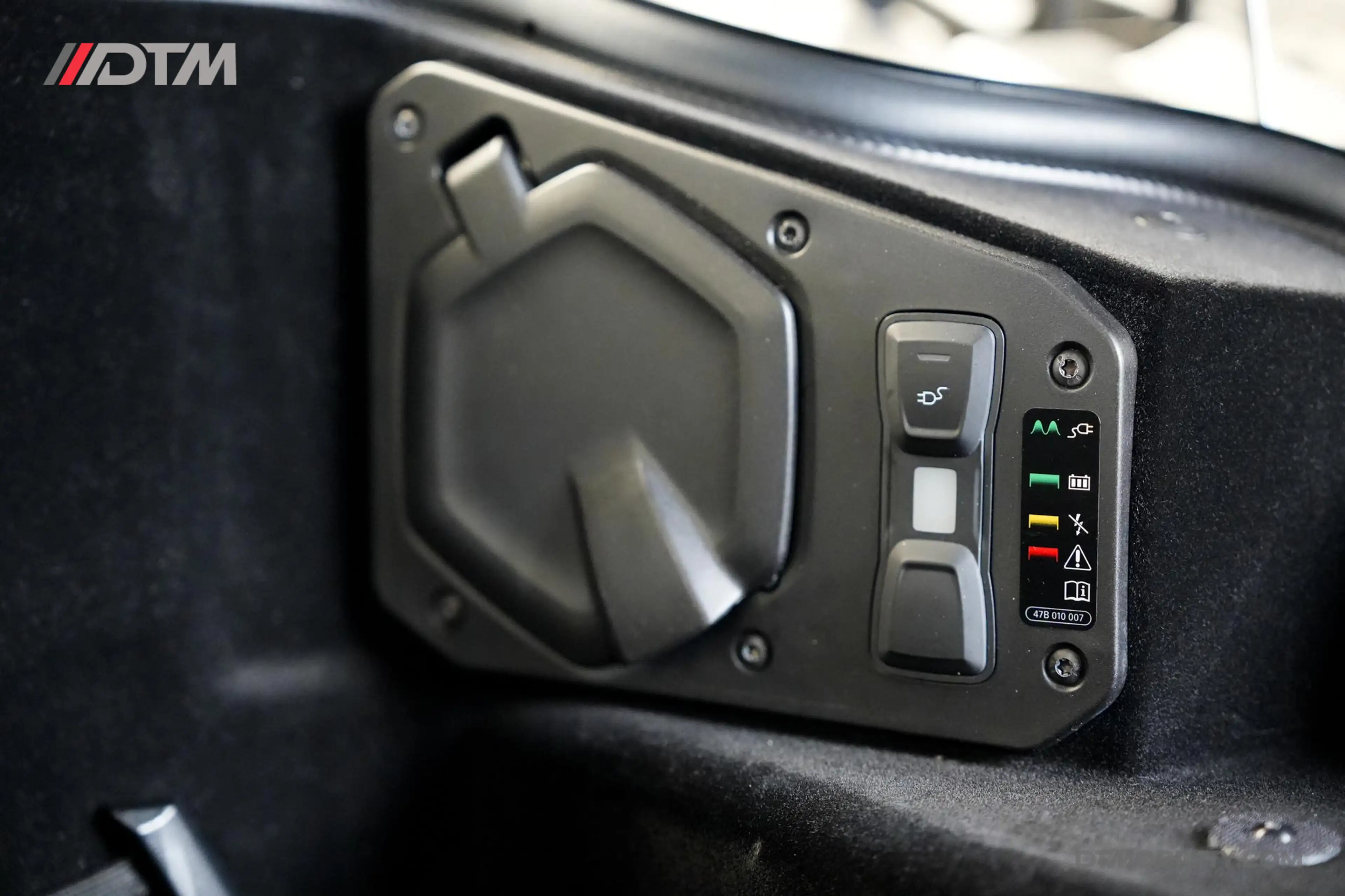 Lamborghini Revuelto | Passenger Display | Carbon Interior — photo 37
