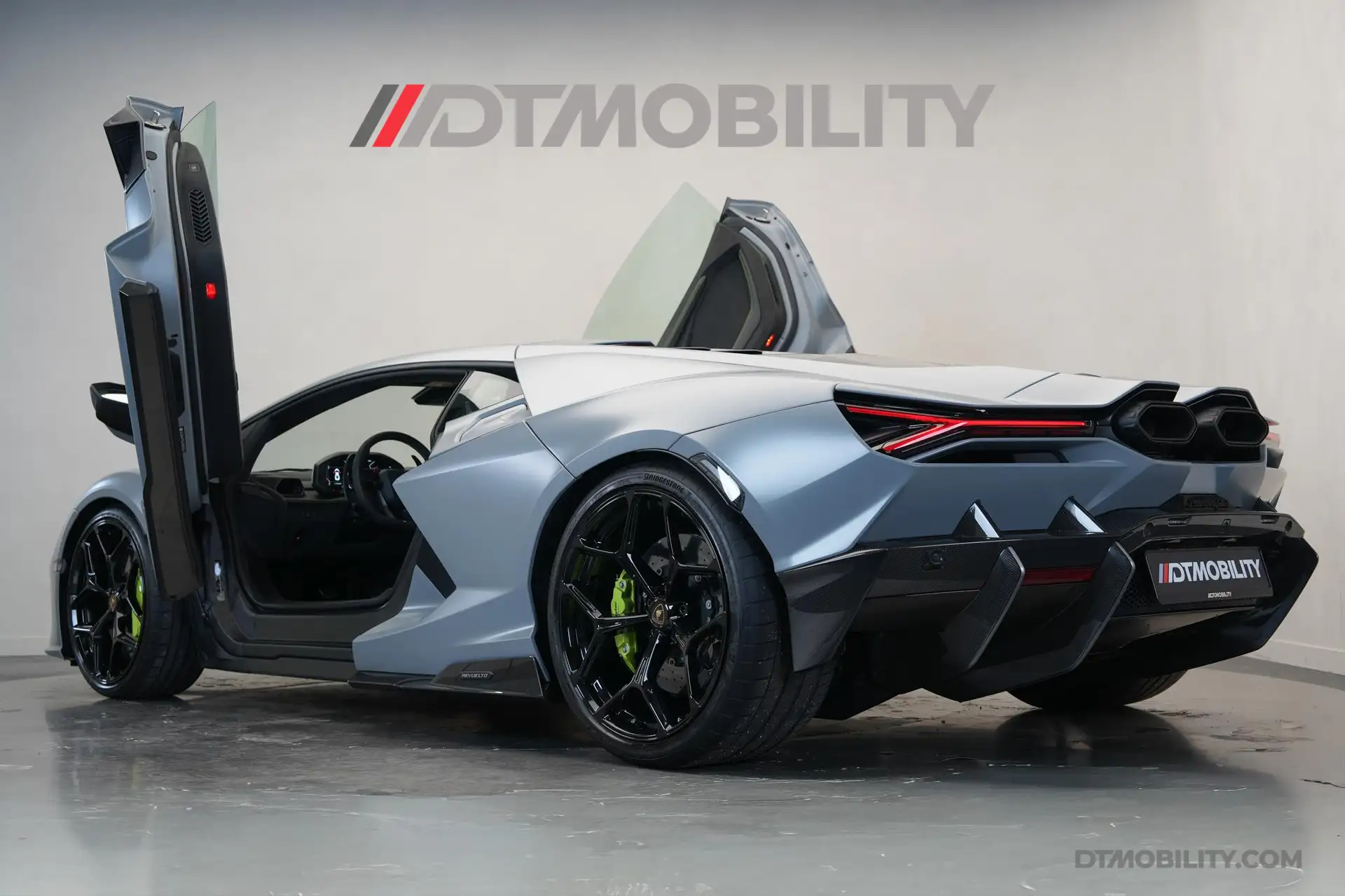 람보르기니 레부엘토 6.5 Plug-in Hybrid 2024 화이트 사진 4