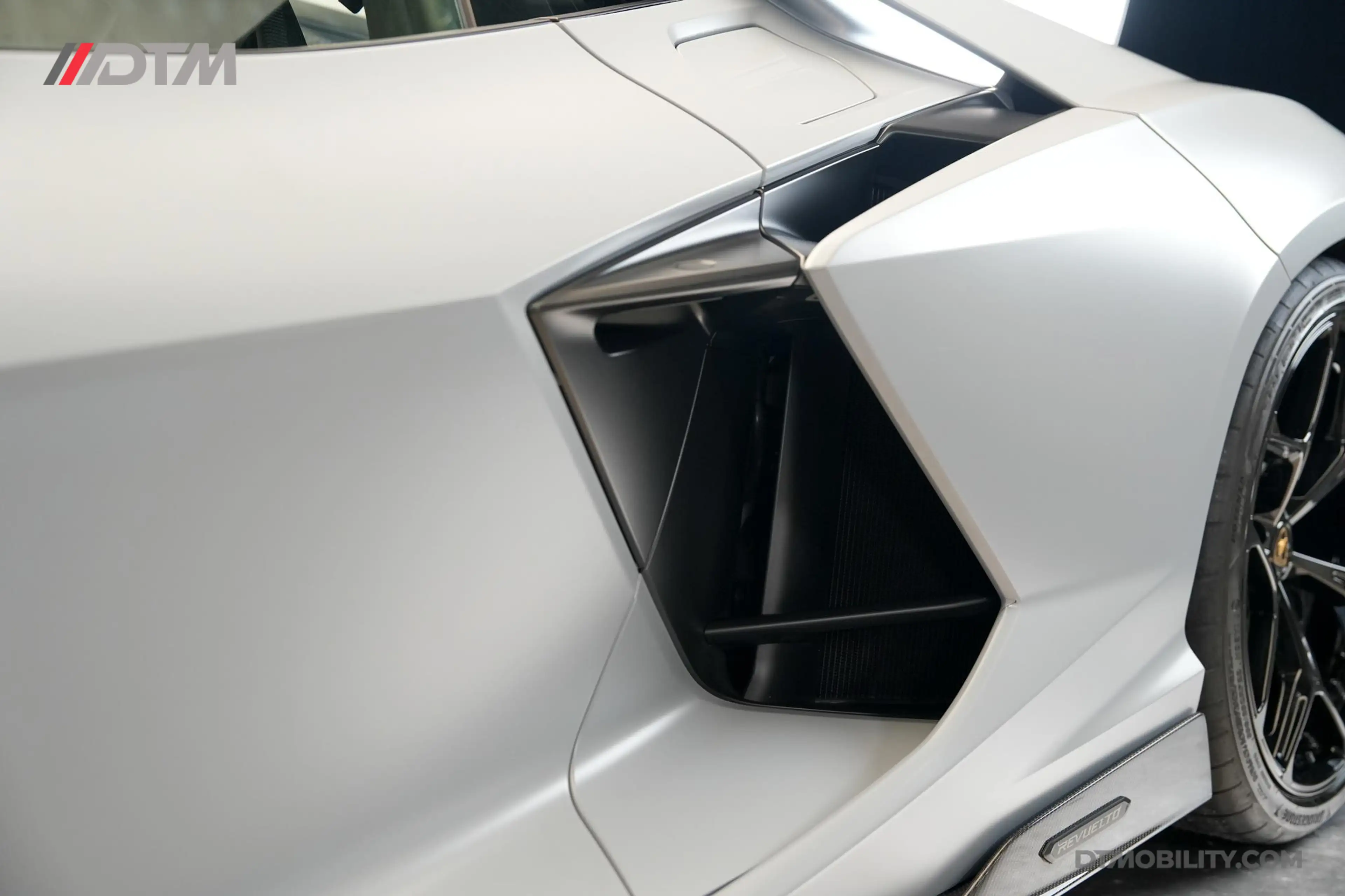 Lamborghini Revuelto | Passenger Display | Carbon Interior — photo 47