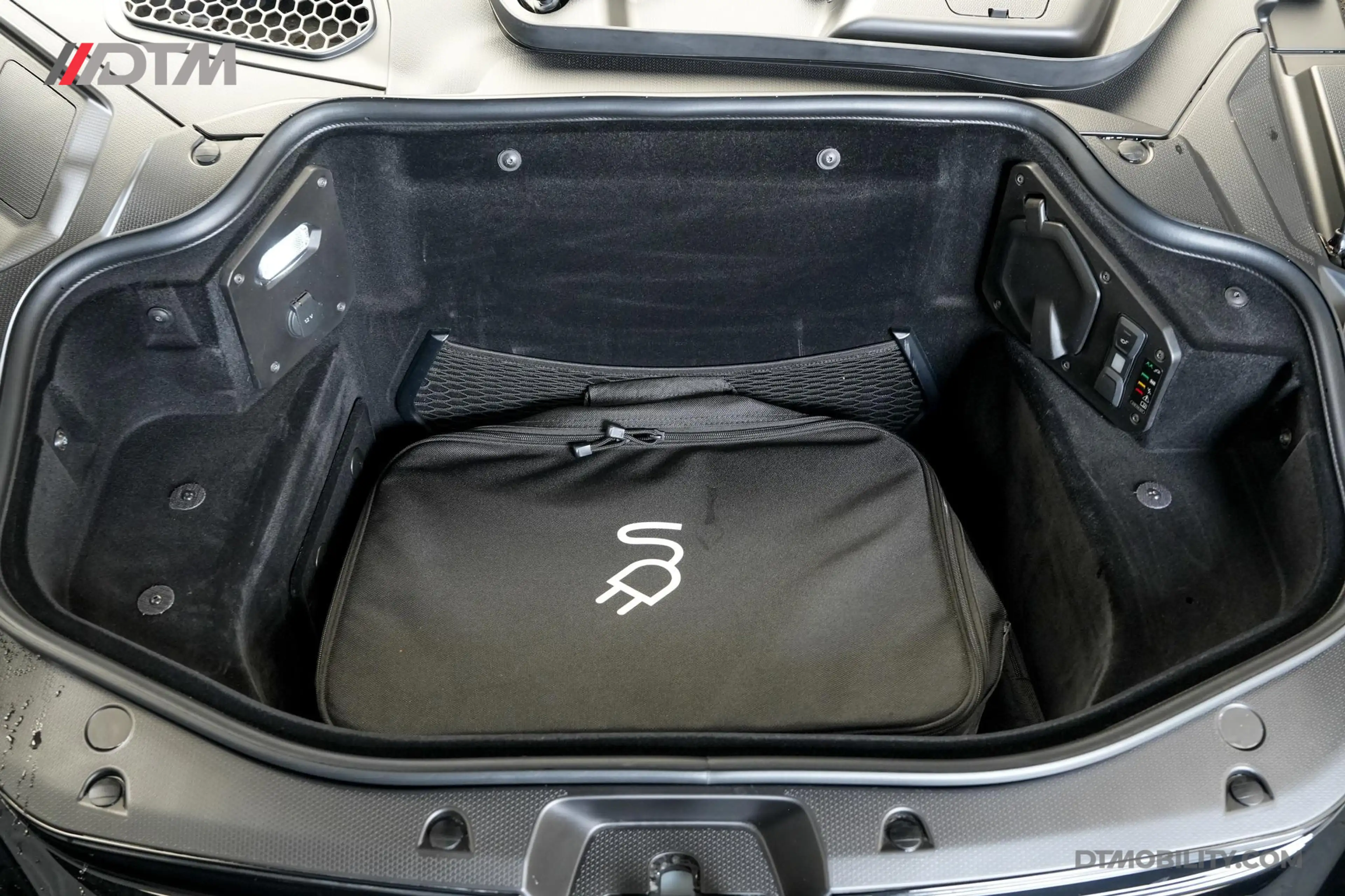 Lamborghini Revuelto | Passenger Display | Carbon Interior — photo 36
