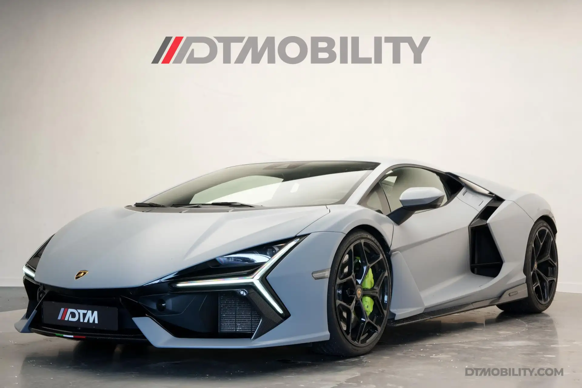 람보르기니 레부엘토 6.5 Plug-in Hybrid 2024 화이트 사진 2