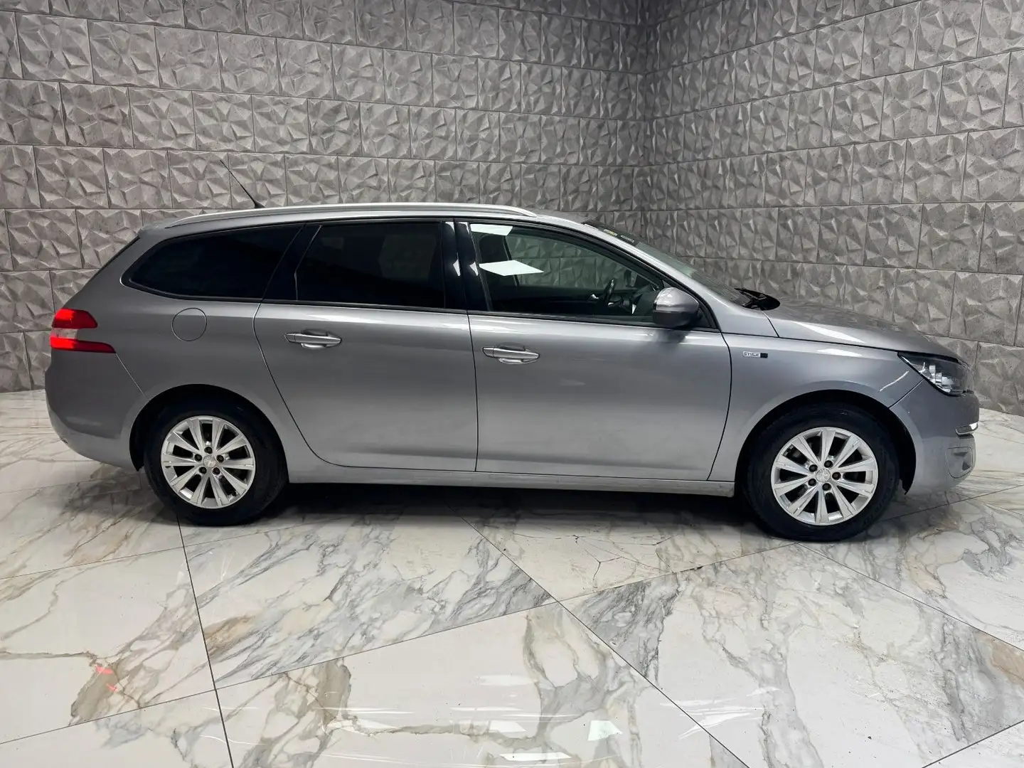 Peugeot 308 SW Active BlueHDi 100 STOP & START Grau - 2
