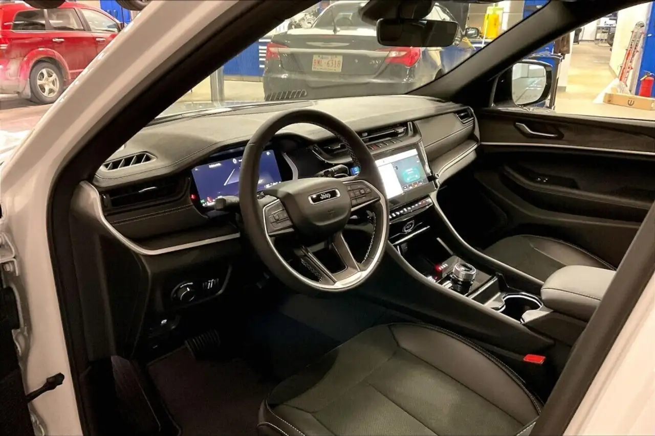 Jeep Grand Cherokee снимка Jeep Grand Cherokee