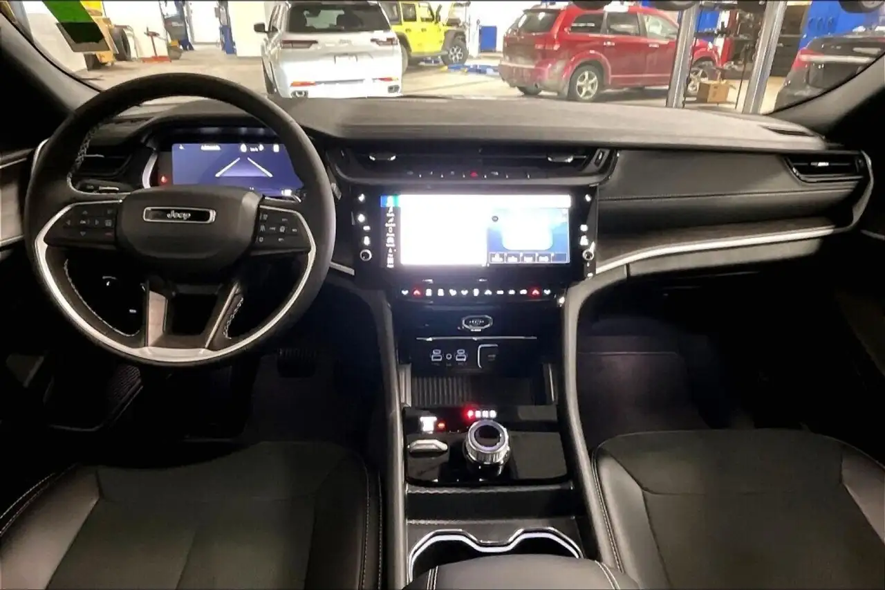 Jeep Grand Cherokee снимка Jeep Grand Cherokee