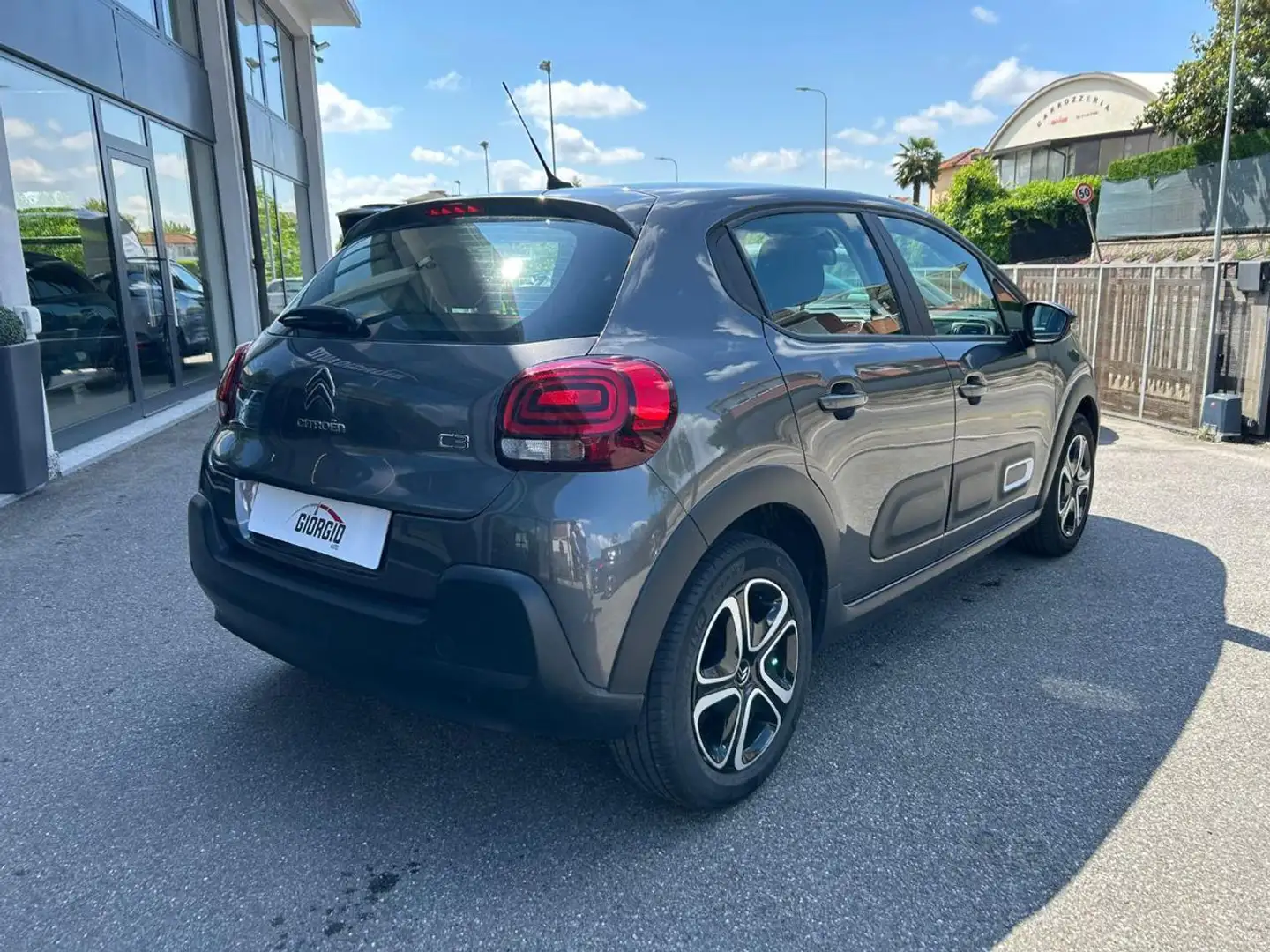 Citroen C3 PureTech 83 S&S Plus Grau - 2