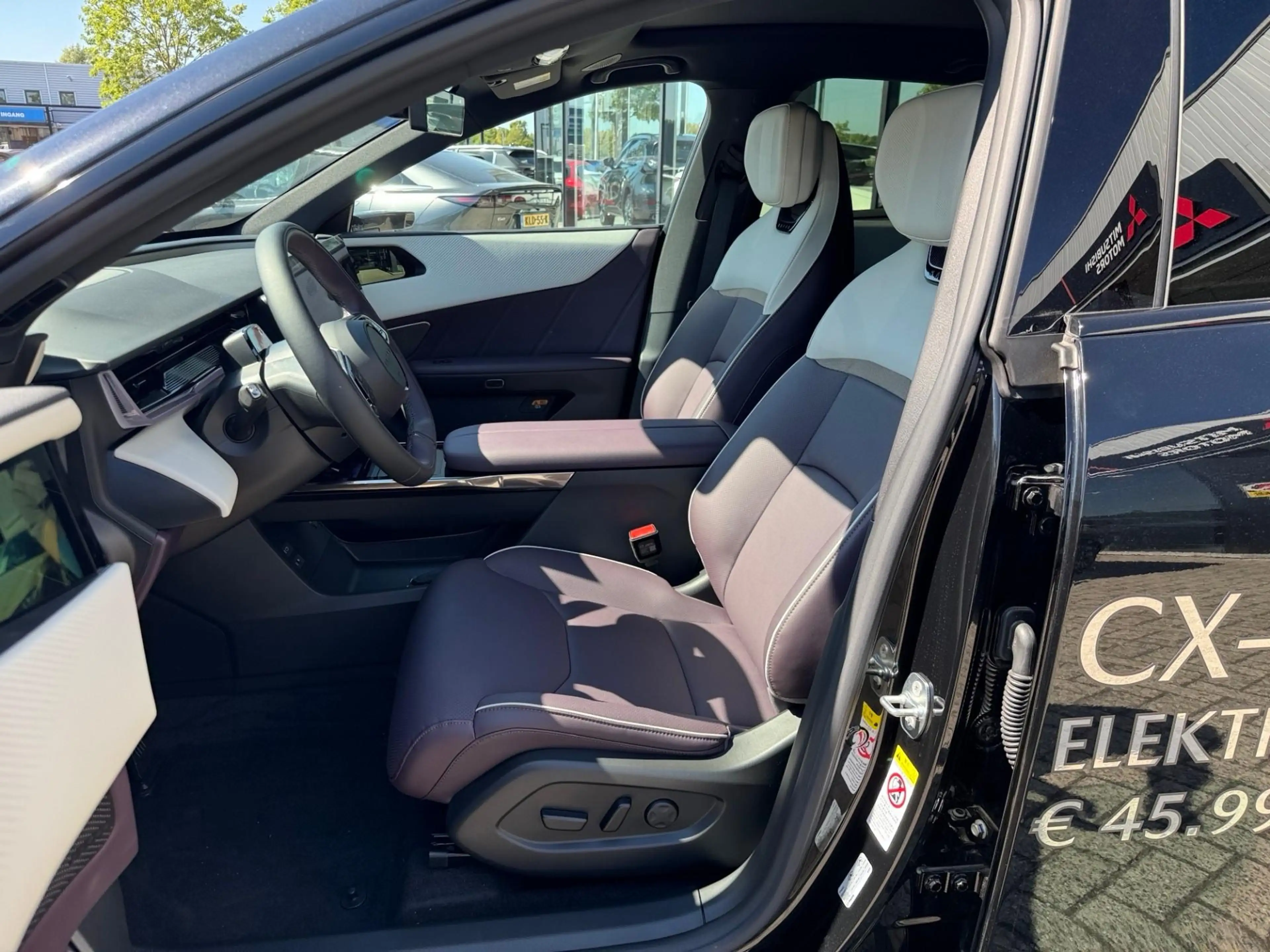 Mazda CX-6e Takumi Plus 78 kWh — photo 11