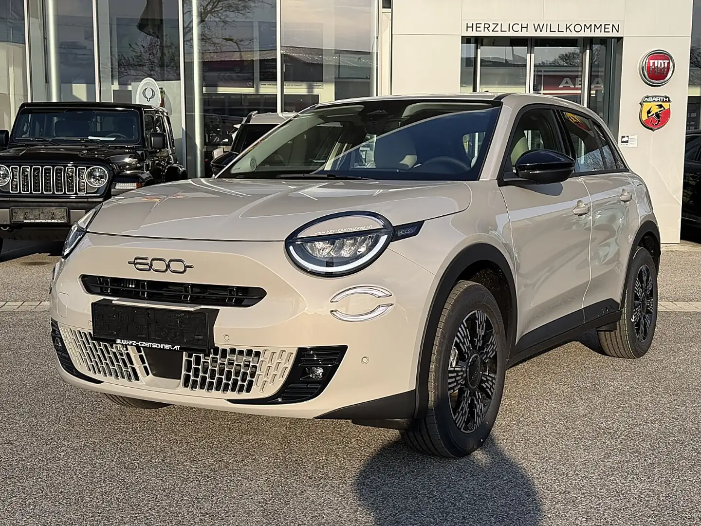 Fiat 600 Hybrid mHEV 145 6-Gang eDCT Icon Beige - 1