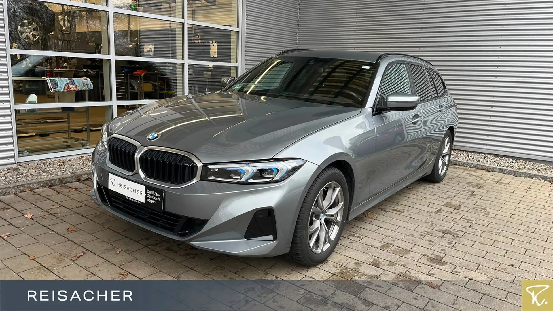 BMW 320 iA Touring Navi Widescreen DAB adLED 17"LM Grau - 1