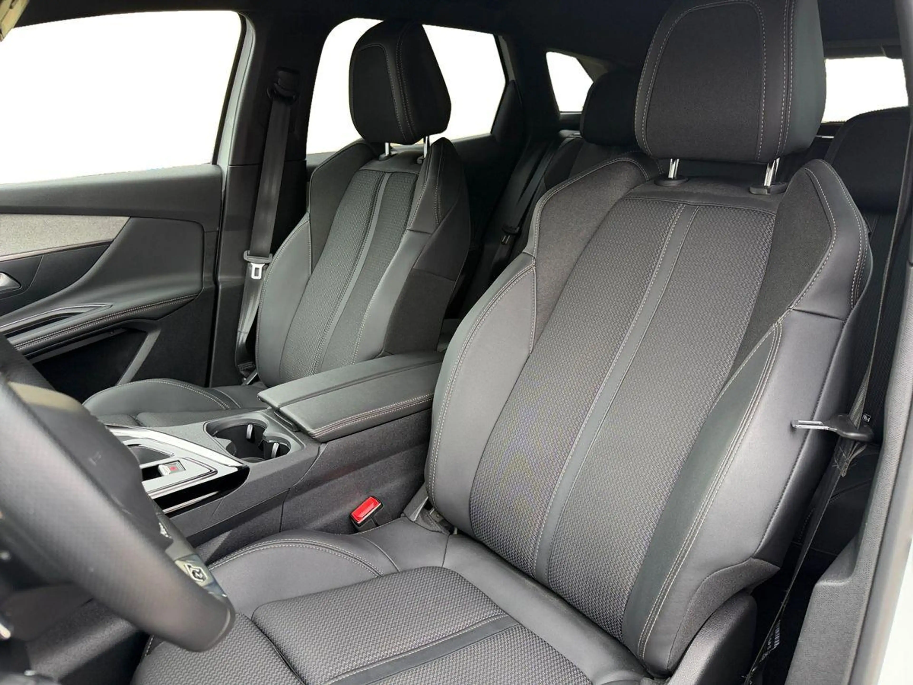 Peugeot 3008 GT Hybrid 136 - LED/NAVI/ACC/KLIMAAUT/KAMERA/PDC — photo 10