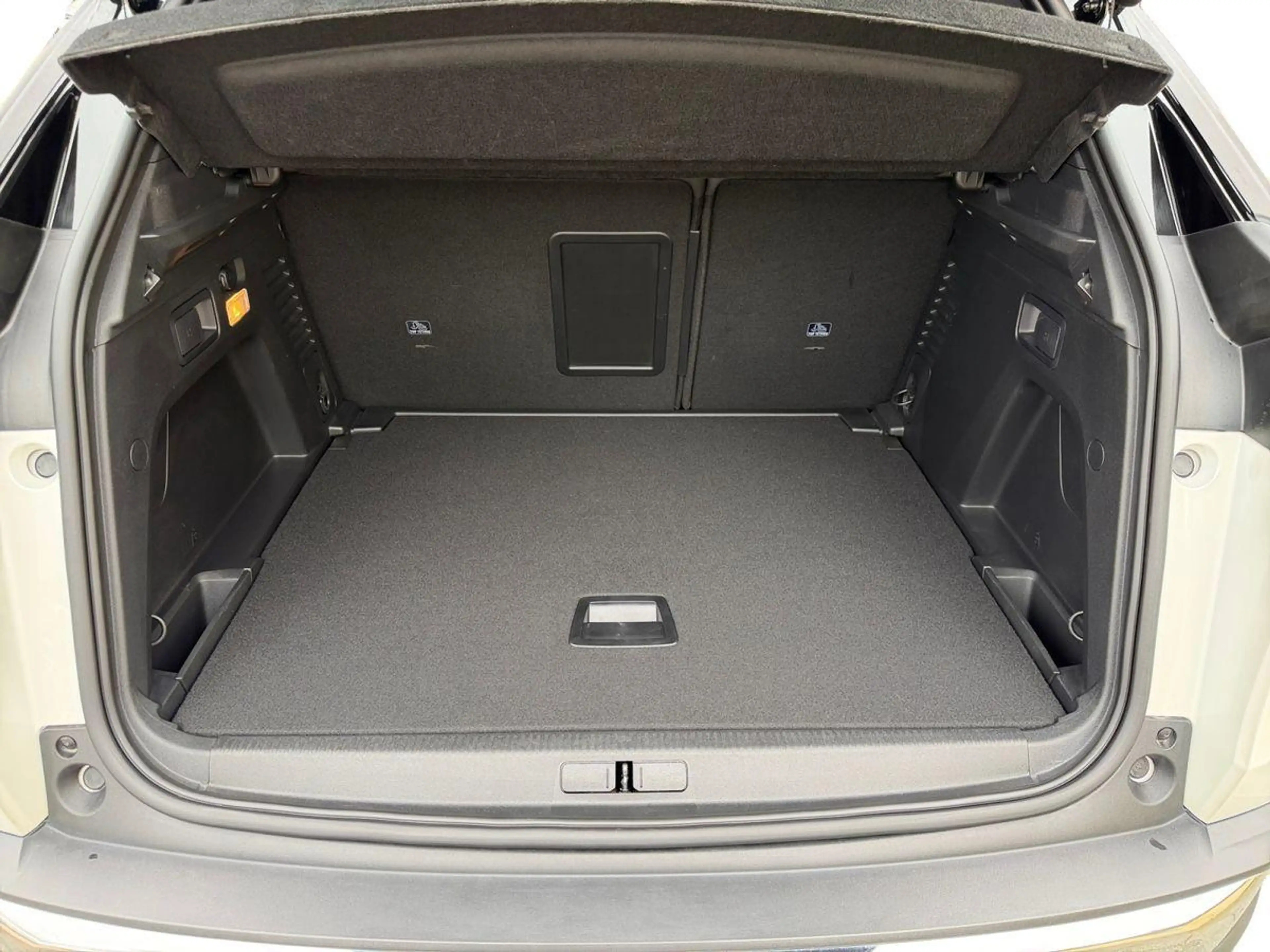Peugeot 3008 GT Hybrid 136 - LED/NAVI/ACC/KLIMAAUT/KAMERA/PDC — photo 6