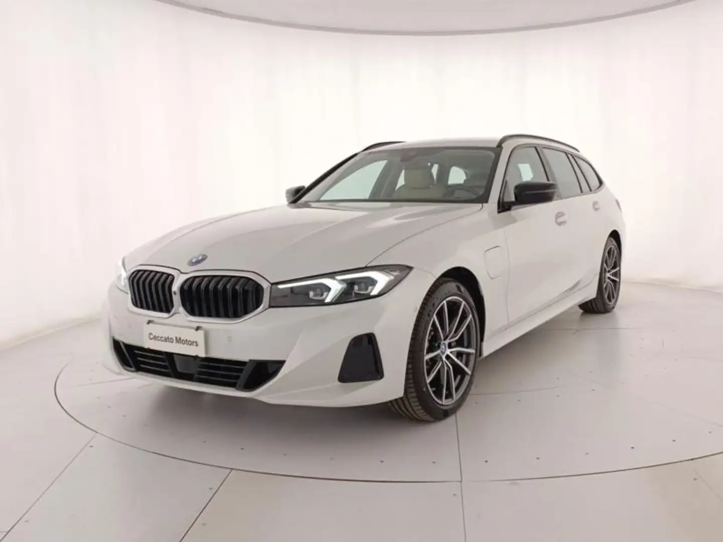 BMW 330 e Touring xdrive auto White - 1
