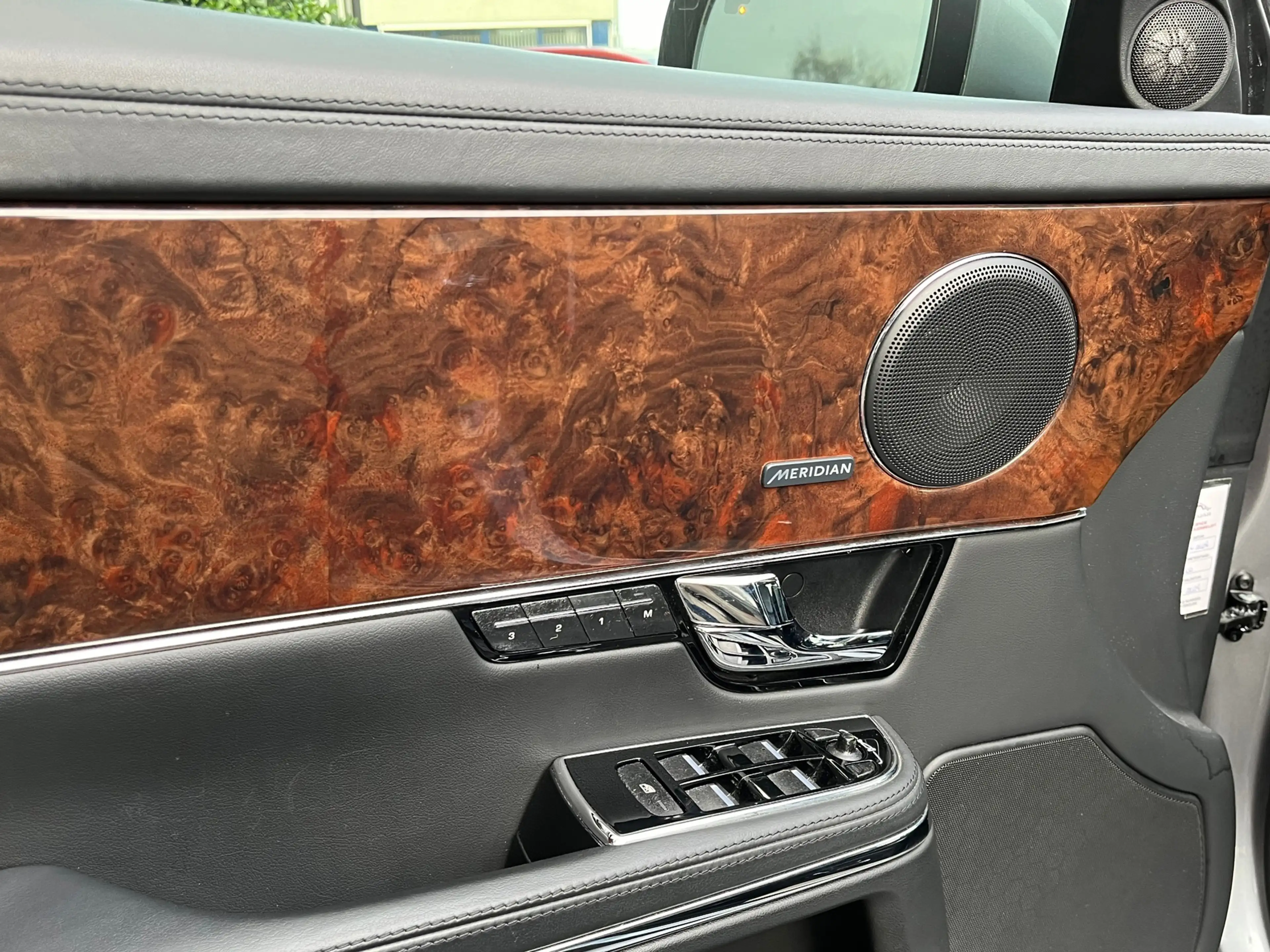 Jaguar XJ 3.0 V6 SC Premium Luxury LWB 340PK Pano I Meridian — photo 12