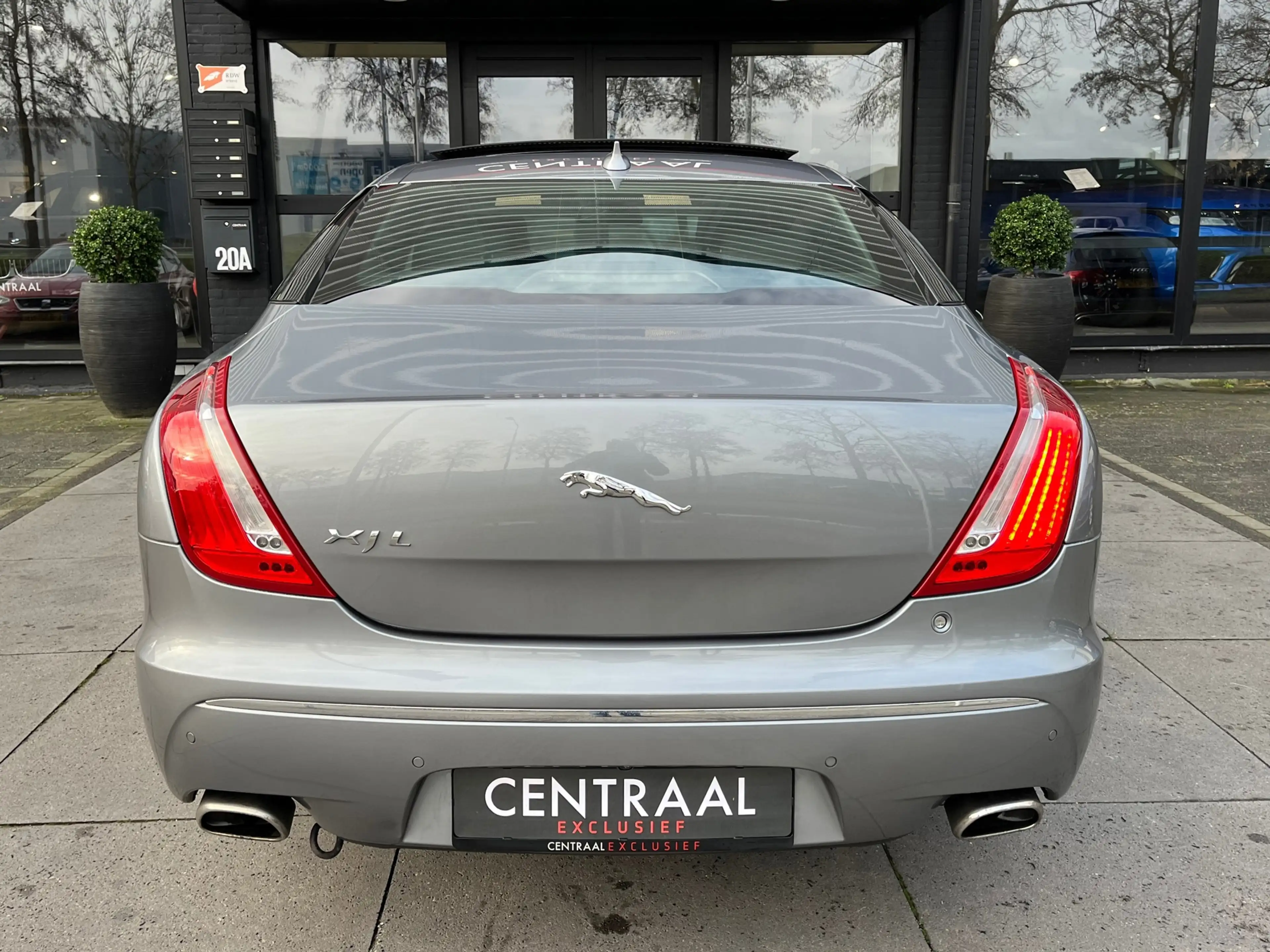 Jaguar XJ 3.0 V6 SC Premium Luxury LWB 340PK Pano I Meridian — photo 5