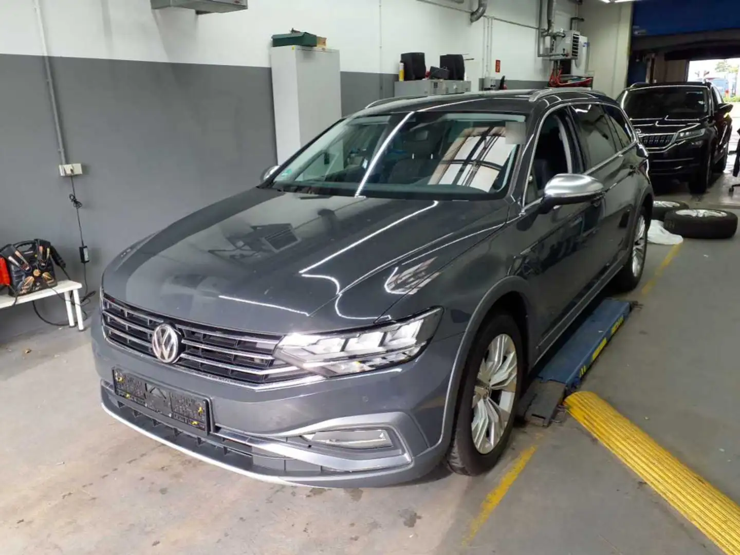 Volkswagen Passat Alltrack 4Motion AHK HUD LED Navi ACC SHZ Gris - 1
