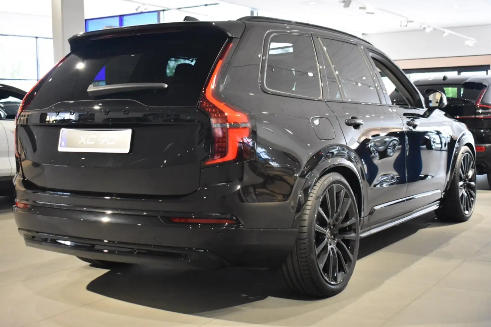 Volvo XC90 T8 455pk AWD Ultra Dark | Luchtvering | Bowers&Wil Zwart - 2