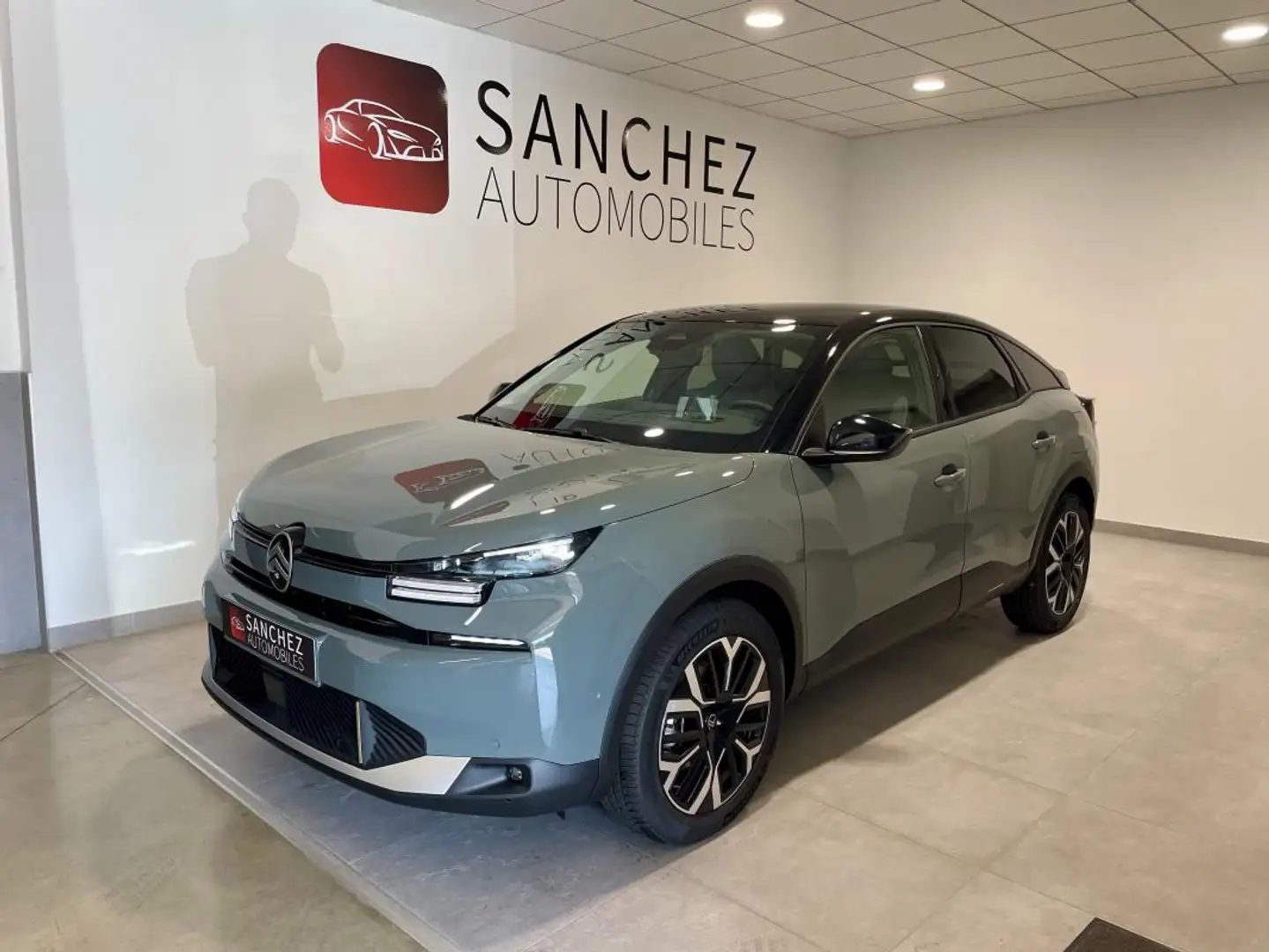 Citroen C4 III (2) 1.2 HYBRID 145 DCS6 MAX Vert - 1