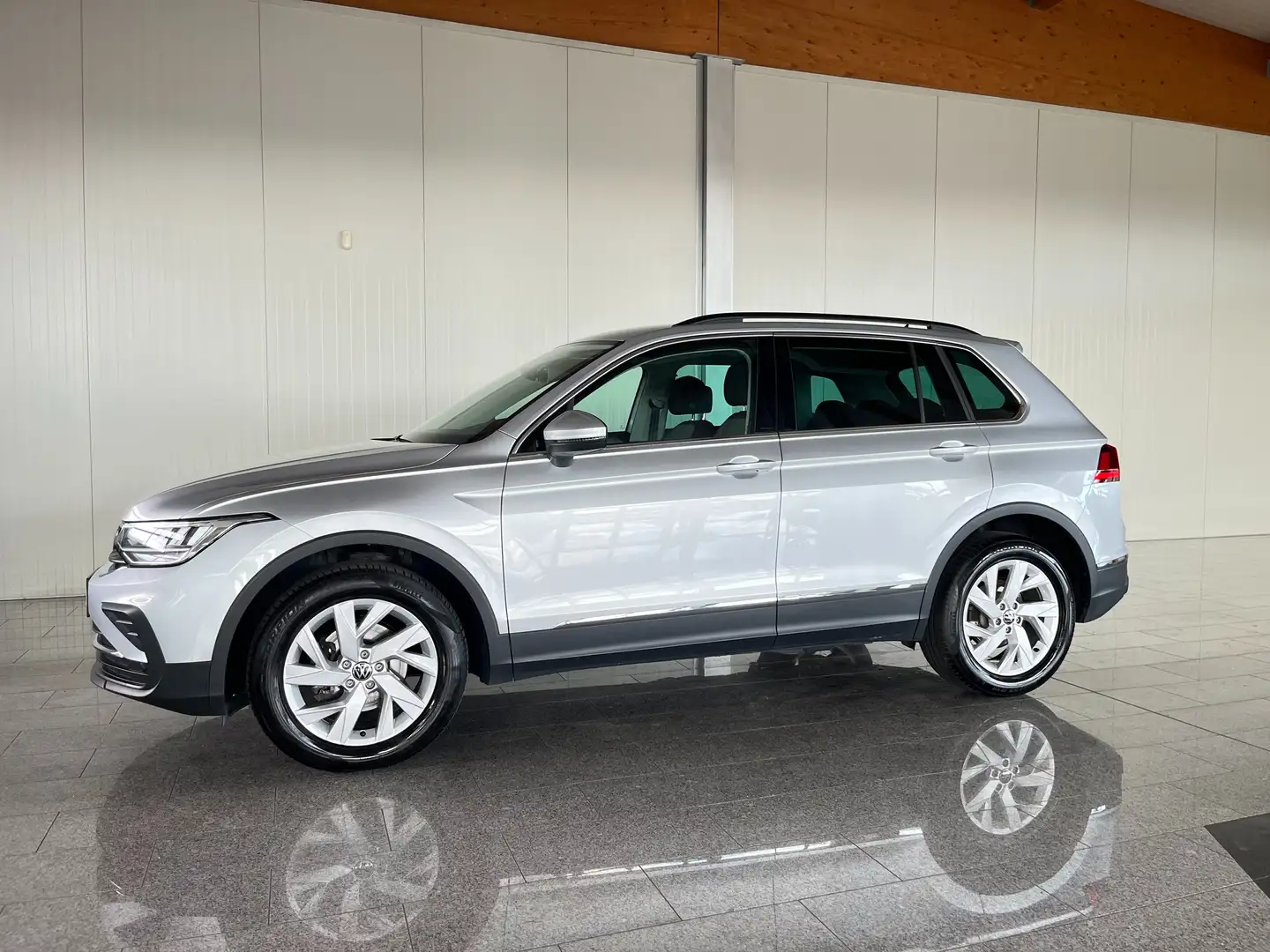 Volkswagen Tiguan Life 4Motion DSG Grau - 1