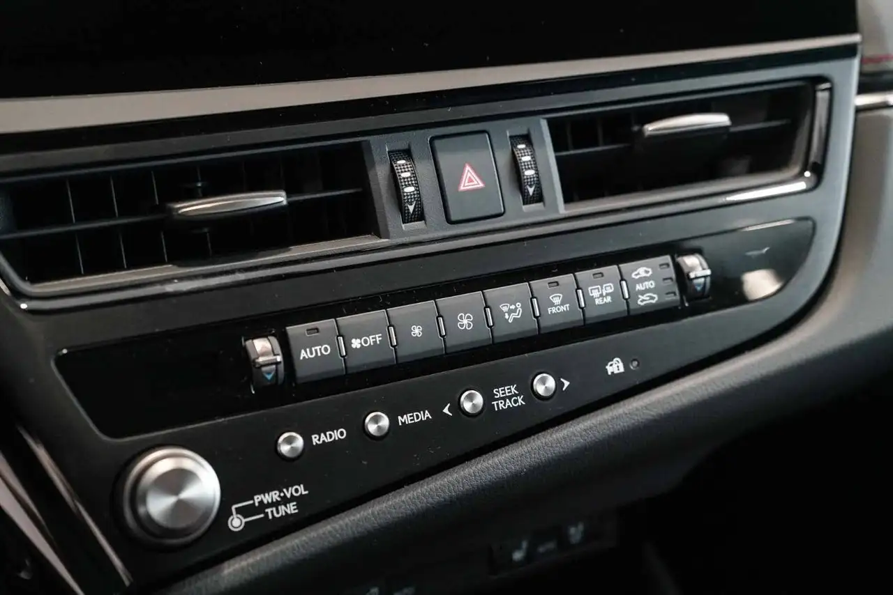 Lexus ES снимка Lexus ES