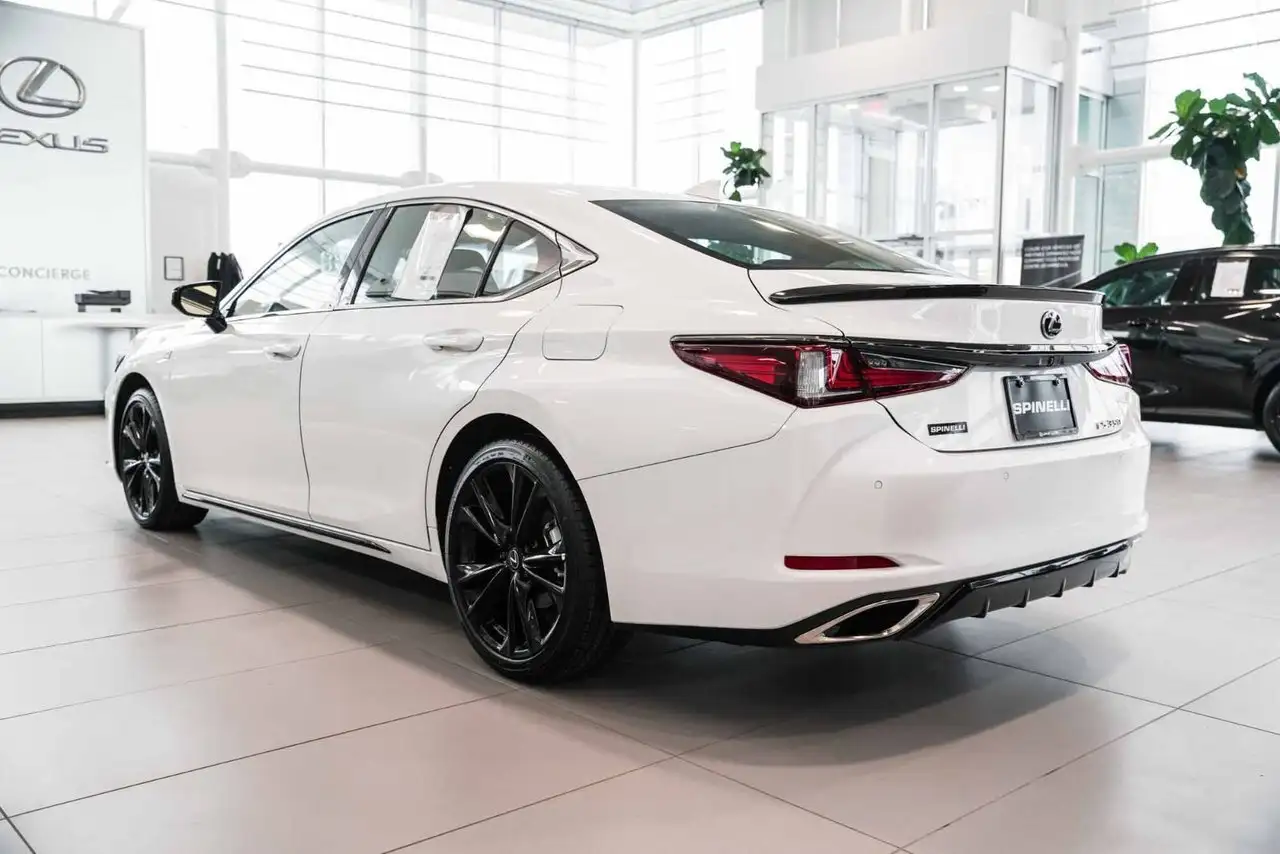 Lexus ES снимка Lexus ES