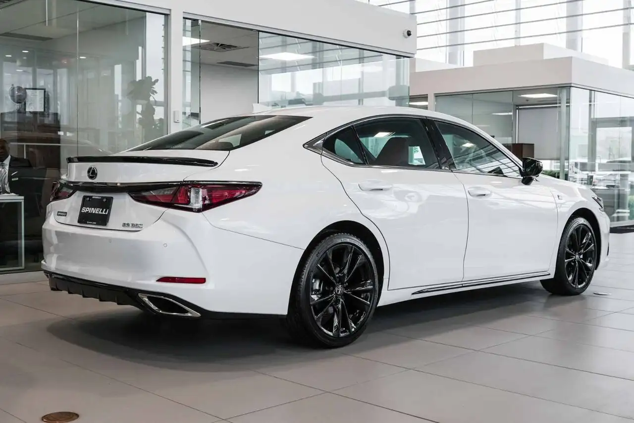 Lexus ES снимка Lexus ES