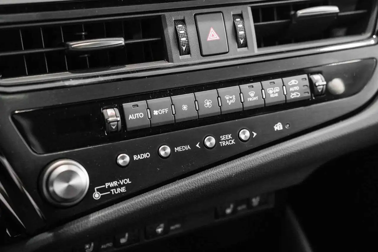 Lexus ES снимка Lexus ES