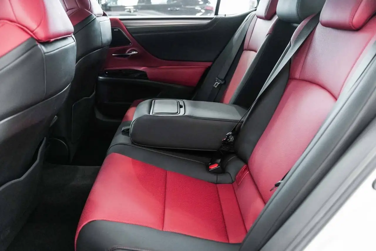 Lexus ES снимка Lexus ES